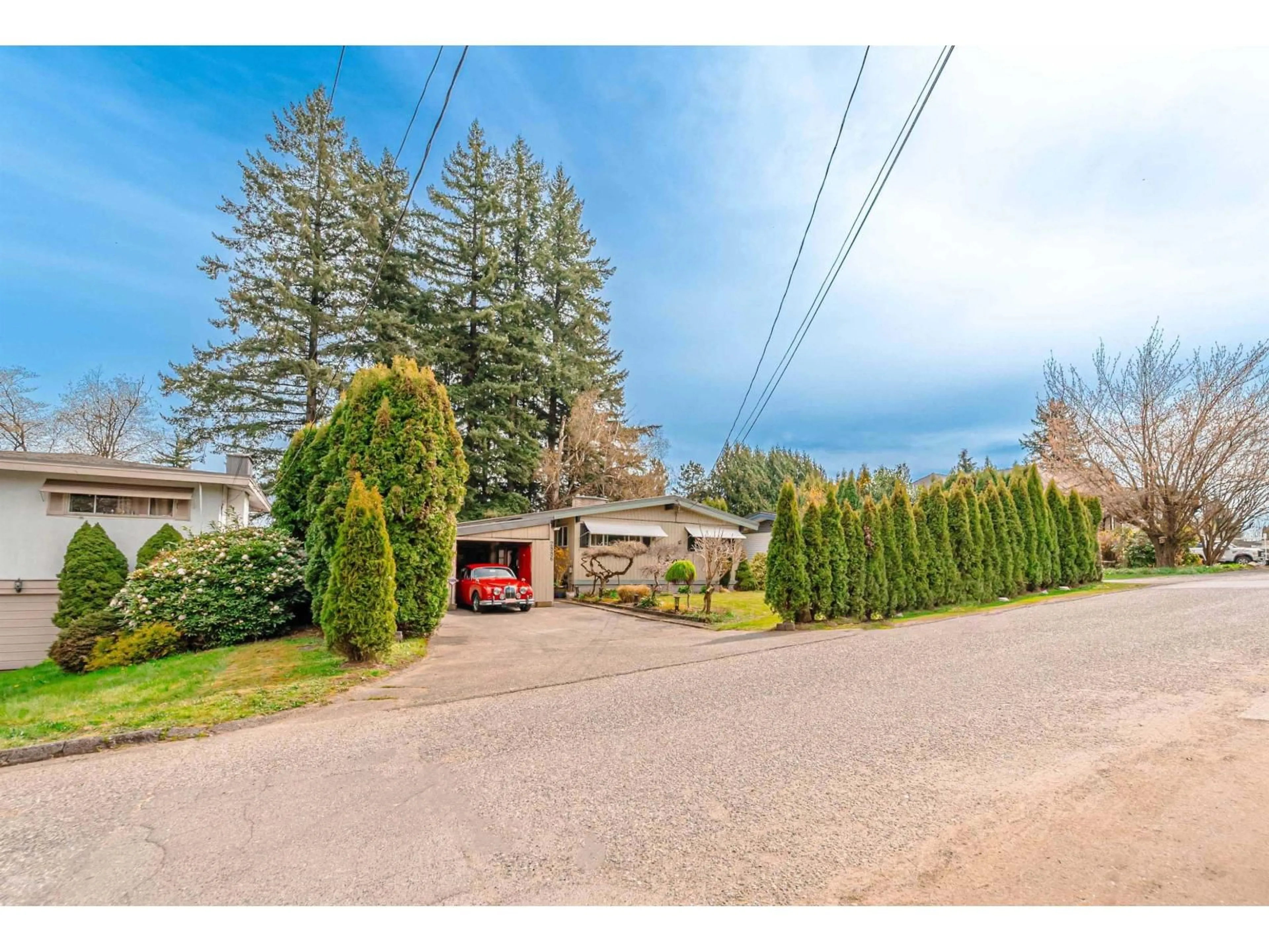 A pic from outside/outdoor area/front of a property/back of a property/a pic from drone, unknown for 2886 UPLAND CRESCENT, Abbotsford British Columbia V2T2E9