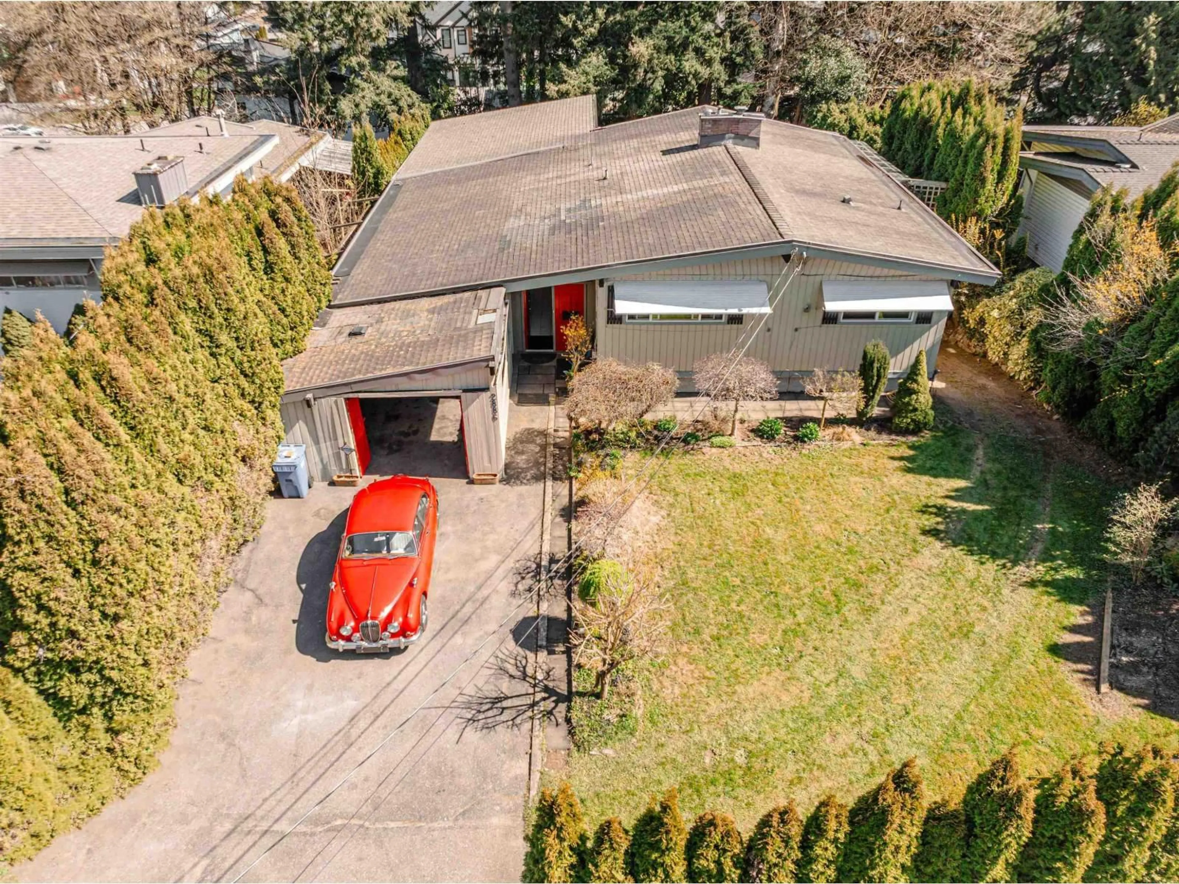 A pic from outside/outdoor area/front of a property/back of a property/a pic from drone, street for 2886 UPLAND CRESCENT, Abbotsford British Columbia V2T2E9