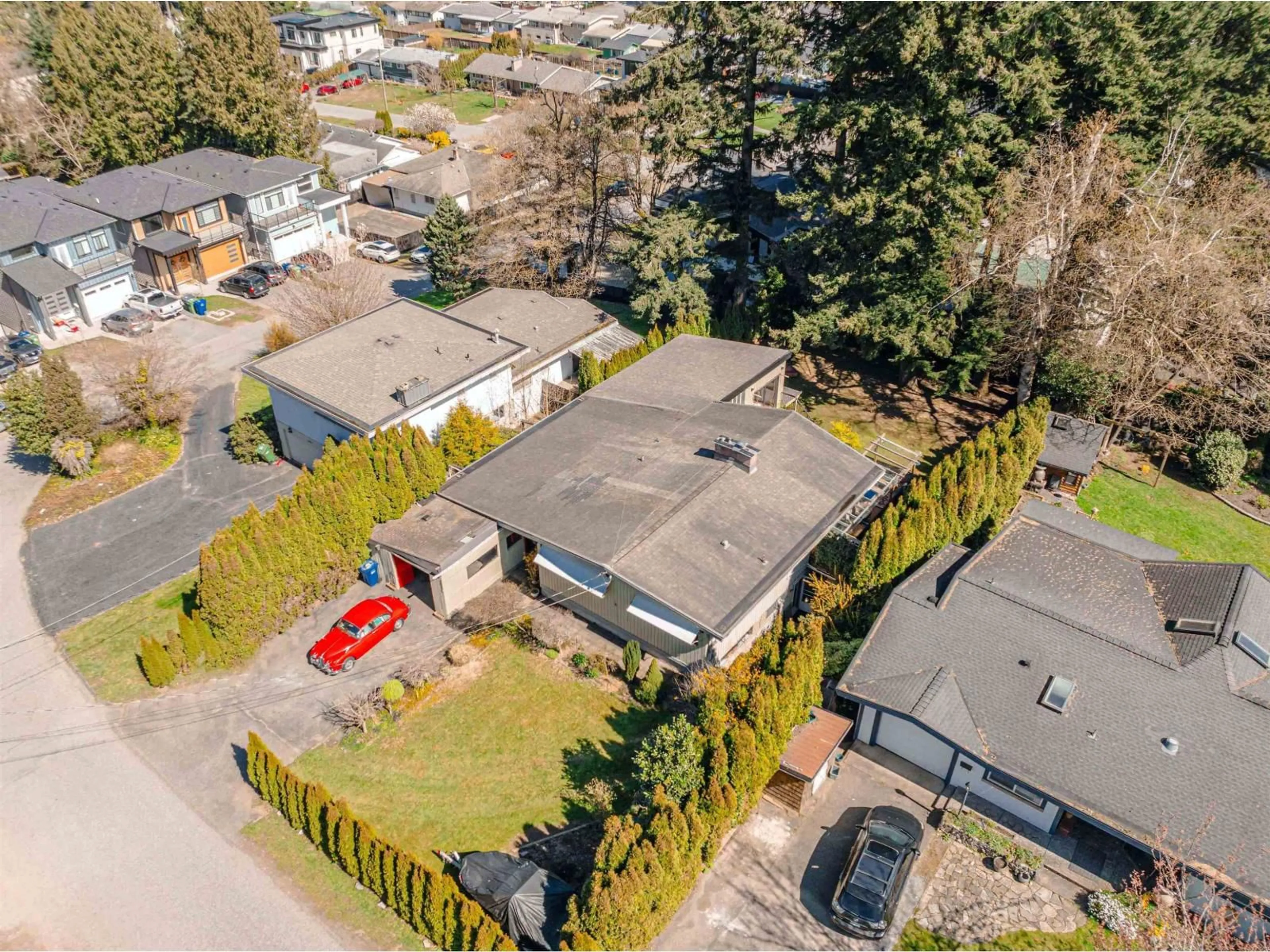 A pic from outside/outdoor area/front of a property/back of a property/a pic from drone, street for 2886 UPLAND CRESCENT, Abbotsford British Columbia V2T2E9