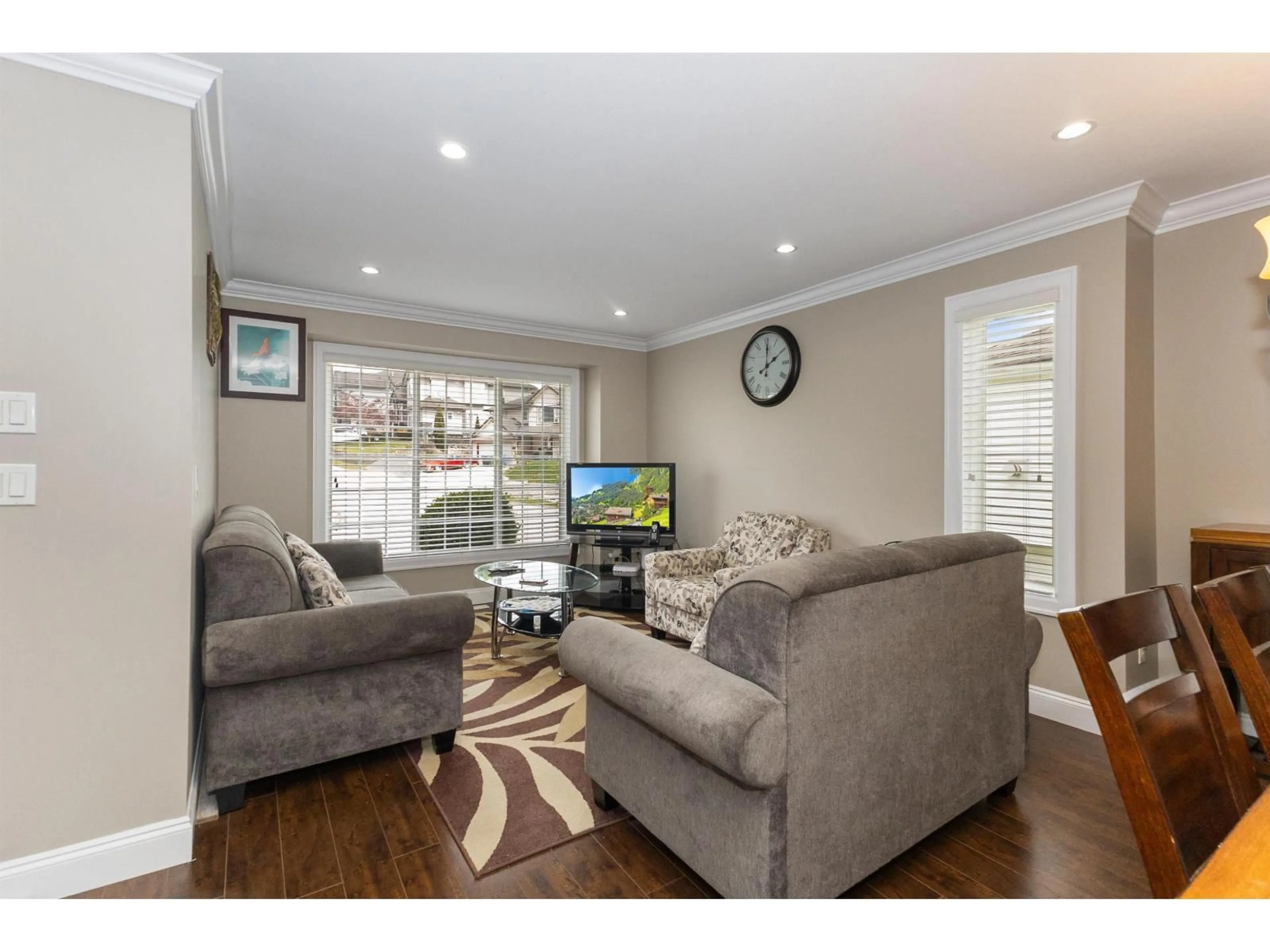 Living room with furniture, wood/laminate floor for 3345 SISKIN DRIVE, Abbotsford British Columbia V2T6T4