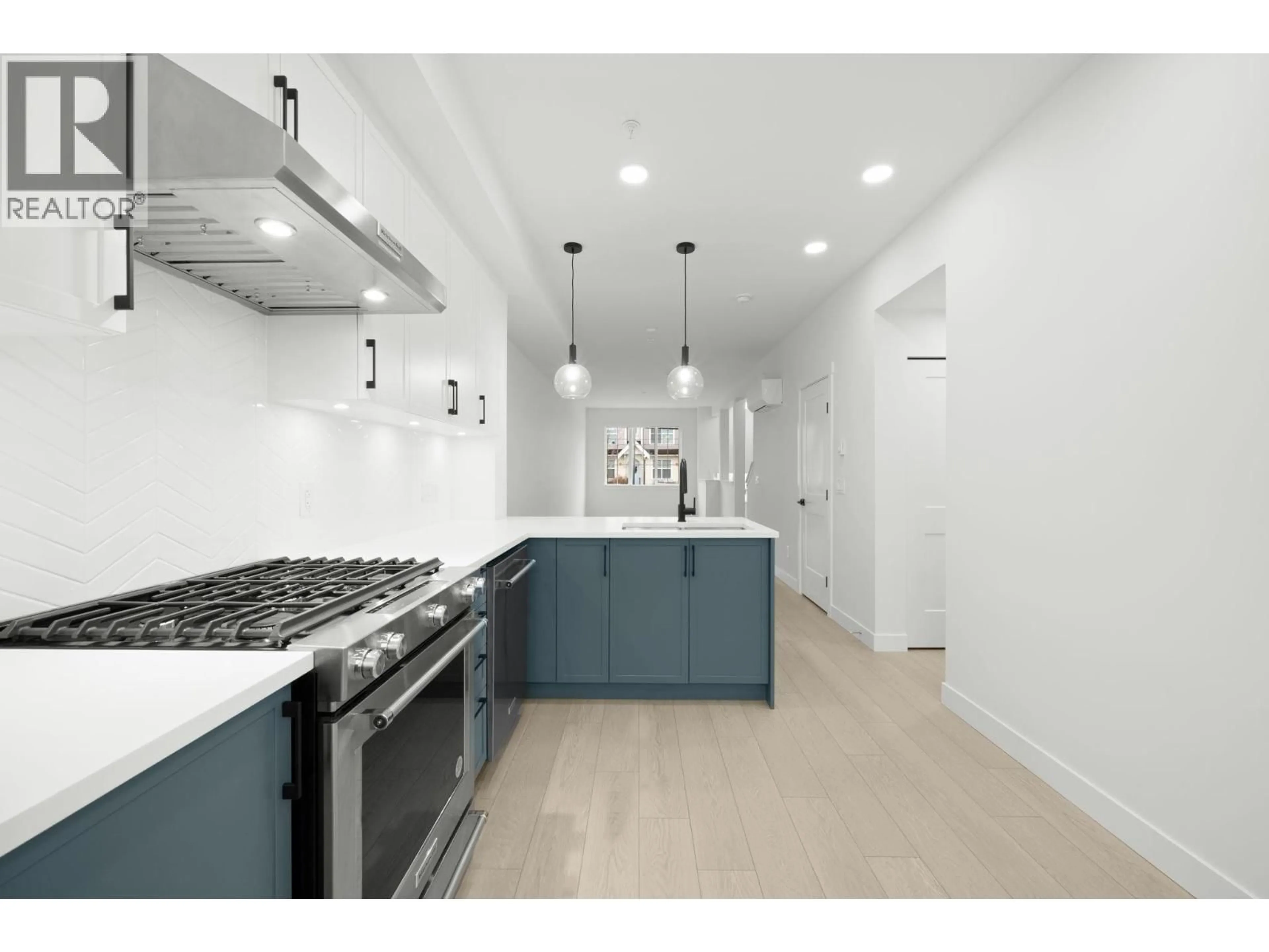 Open concept kitchen, ceramic/tile floor for 254 - 720 ROBINSON STREET, Coquitlam British Columbia V3J0P9