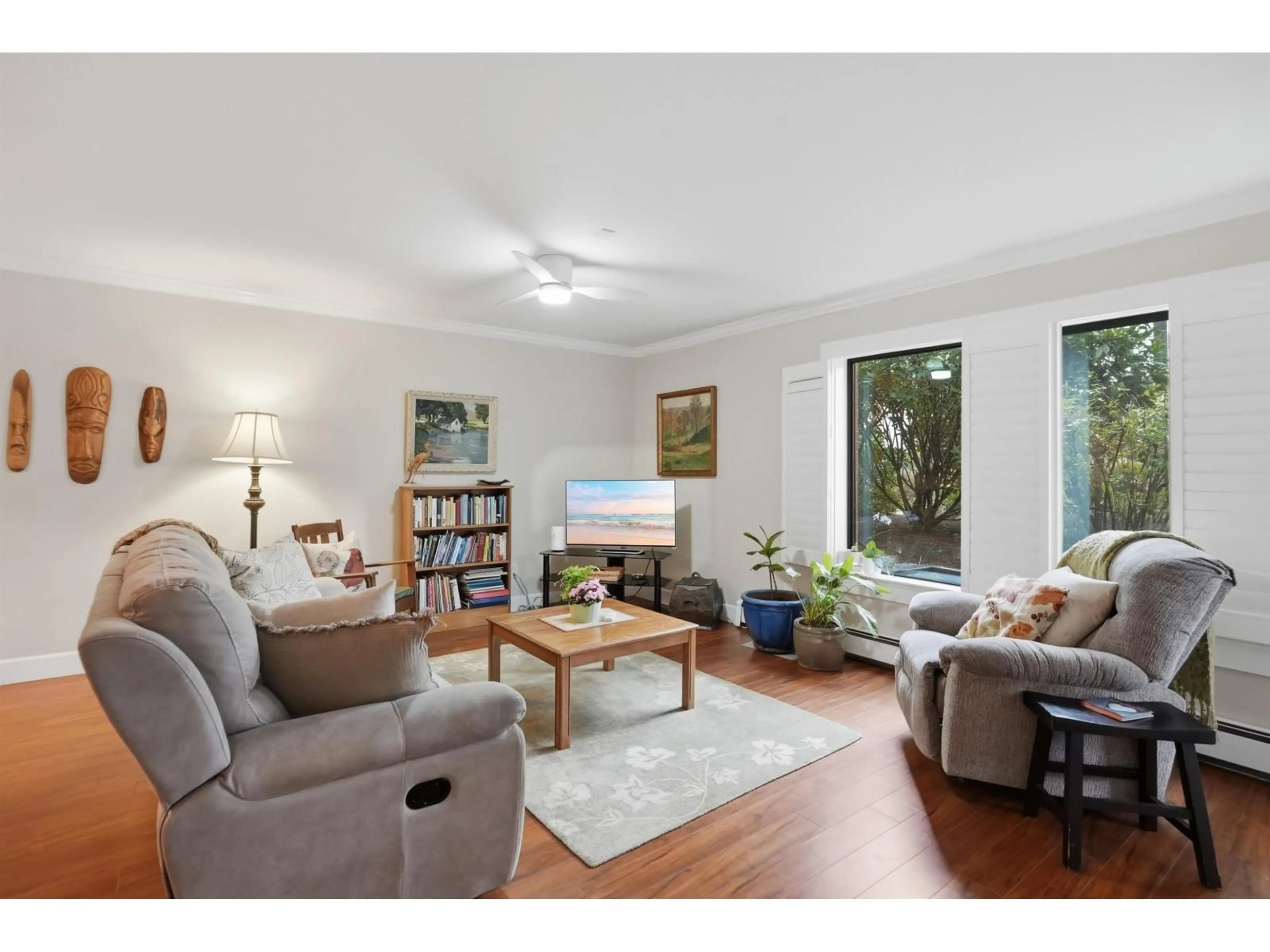 Living room with furniture, wood/laminate floor for 109 - 15270 17 AVENUE, Surrey British Columbia V4A1T9