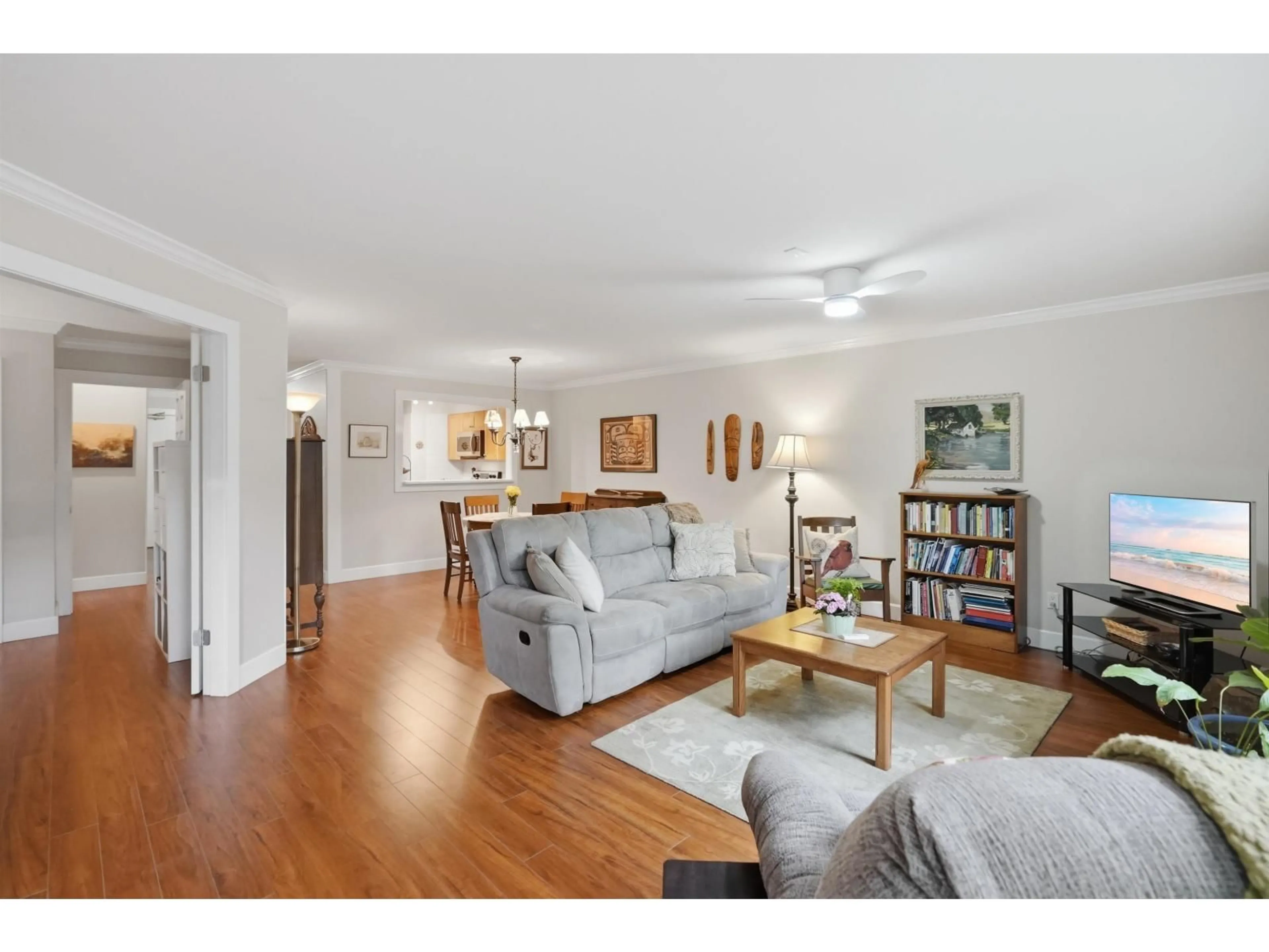 Living room with furniture, wood/laminate floor for 109 - 15270 17 AVENUE, Surrey British Columbia V4A1T9