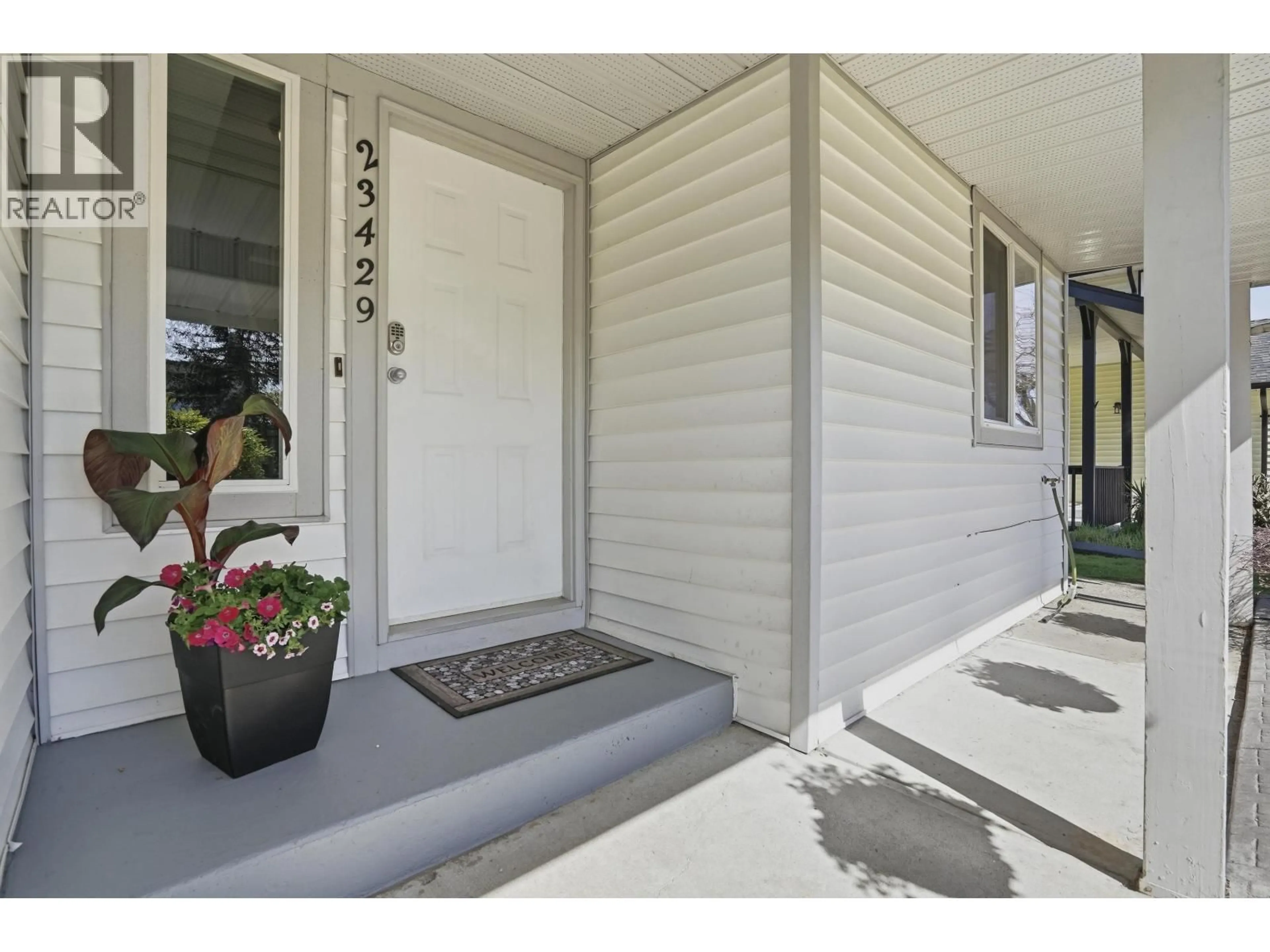 Indoor entryway for 23429 SANDPIPER AVENUE, Maple Ridge British Columbia V2X9M4
