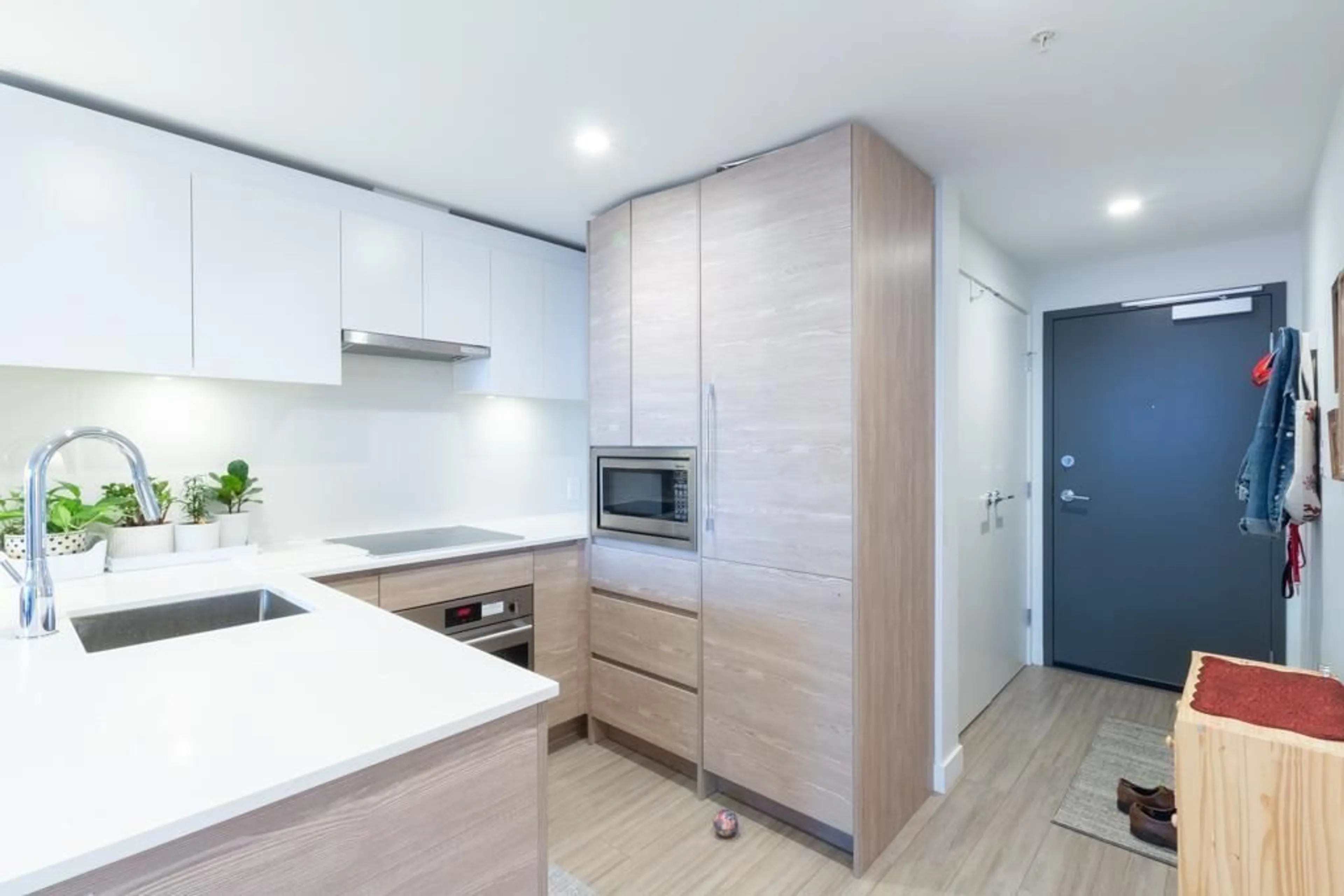 Standard kitchen, unknown for 405 - 13655 FRASER HIGHWAY, Surrey British Columbia V3T0P8