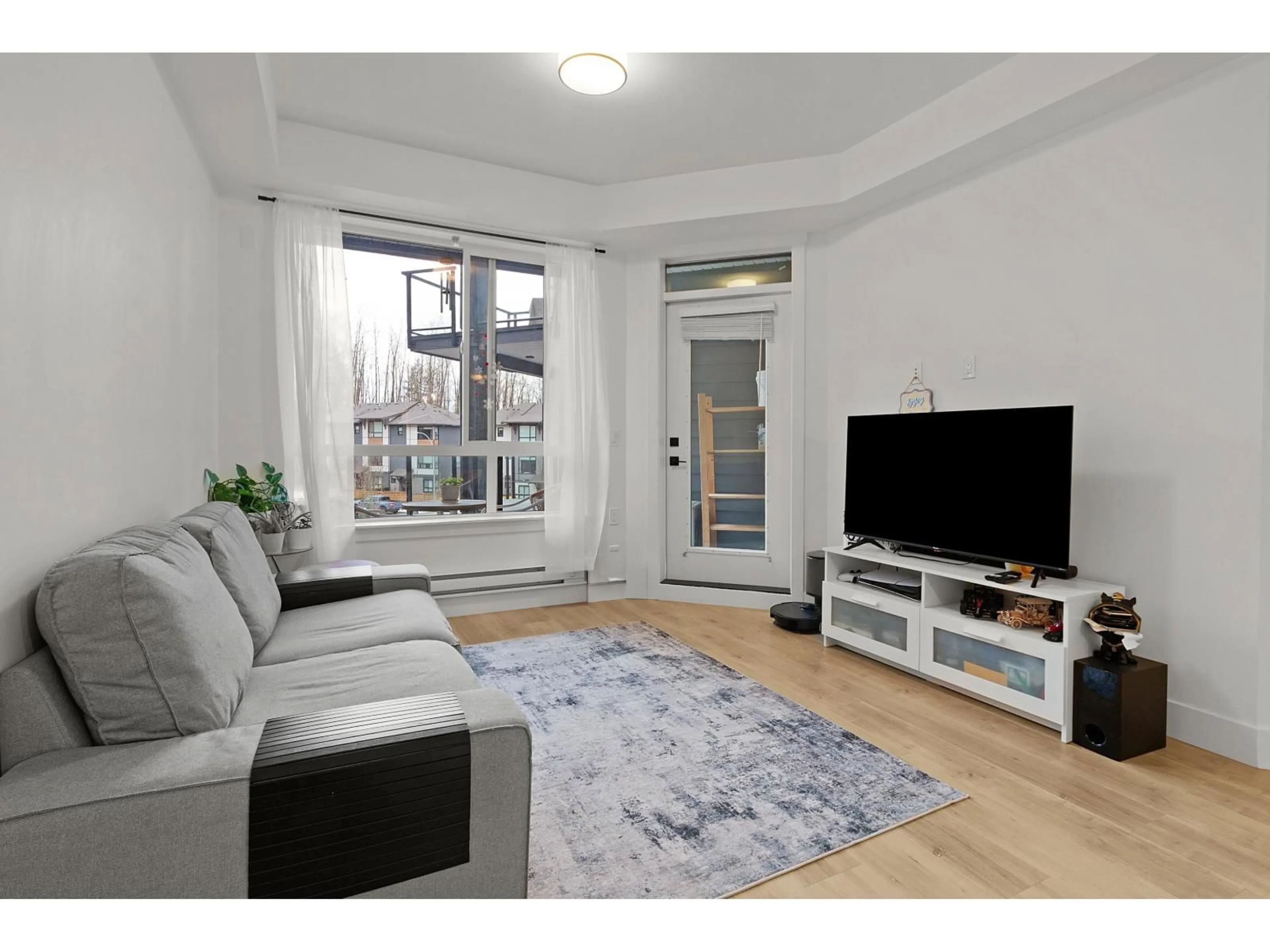 Living room with furniture, wood/laminate floor for 327 - 7506 199A STREET, Langley British Columbia V2Y3K9