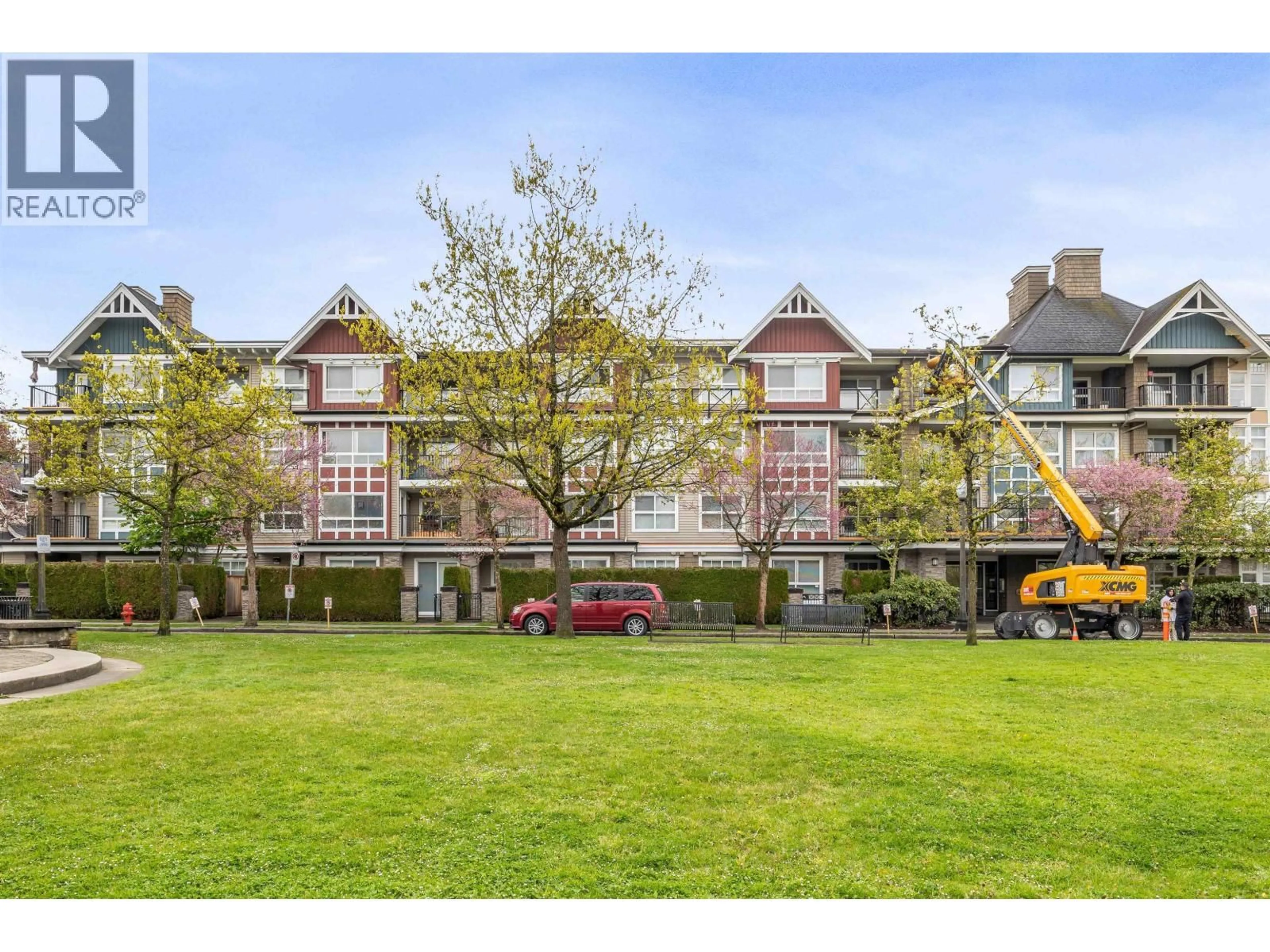 A pic from outside/outdoor area/front of a property/back of a property/a pic from drone, building for 403 - 7088 MONT ROYAL SQUARE, Vancouver British Columbia V5S4X7