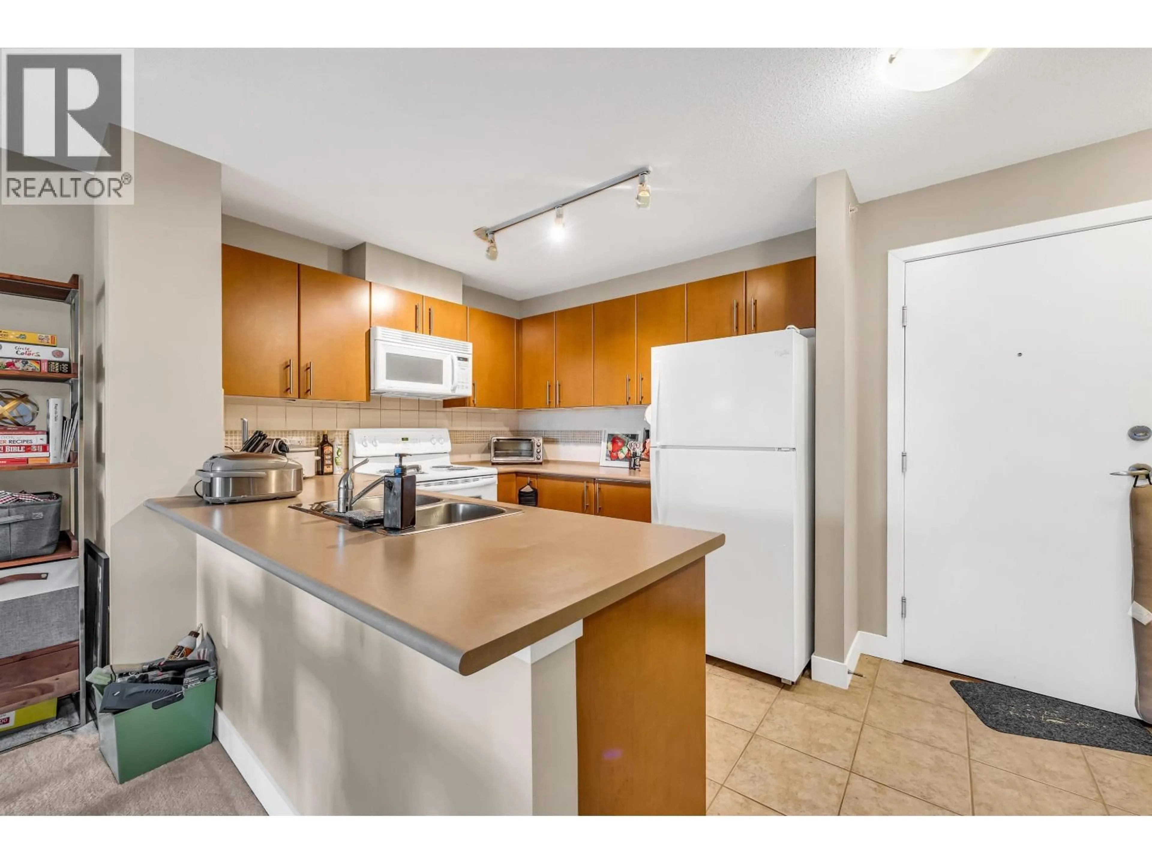 Standard kitchen, unknown for 403 - 7088 MONT ROYAL SQUARE, Vancouver British Columbia V5S4X7