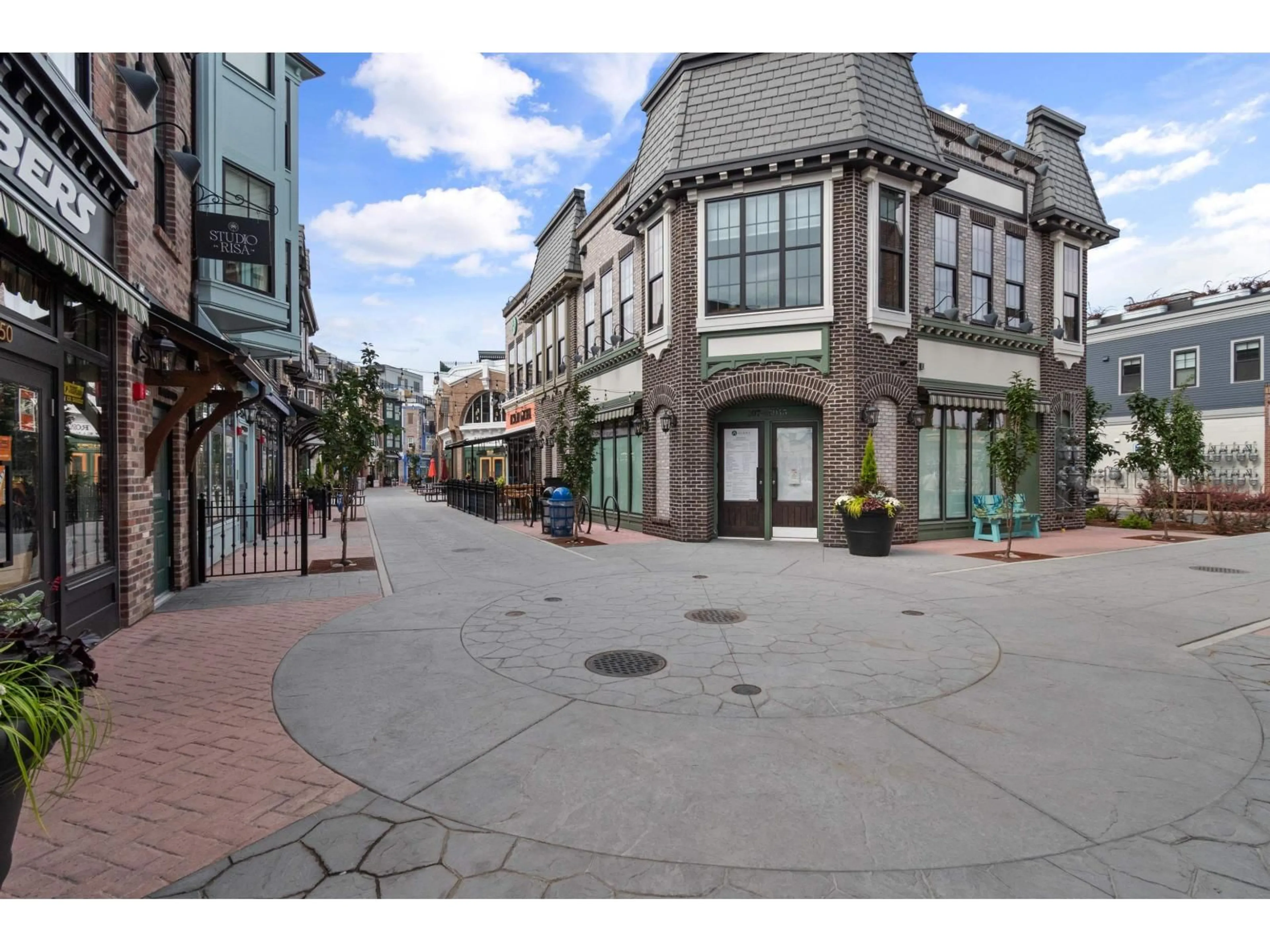 Patio, street for 46212 GORE AVENUE, Chilliwack British Columbia V2P2A1