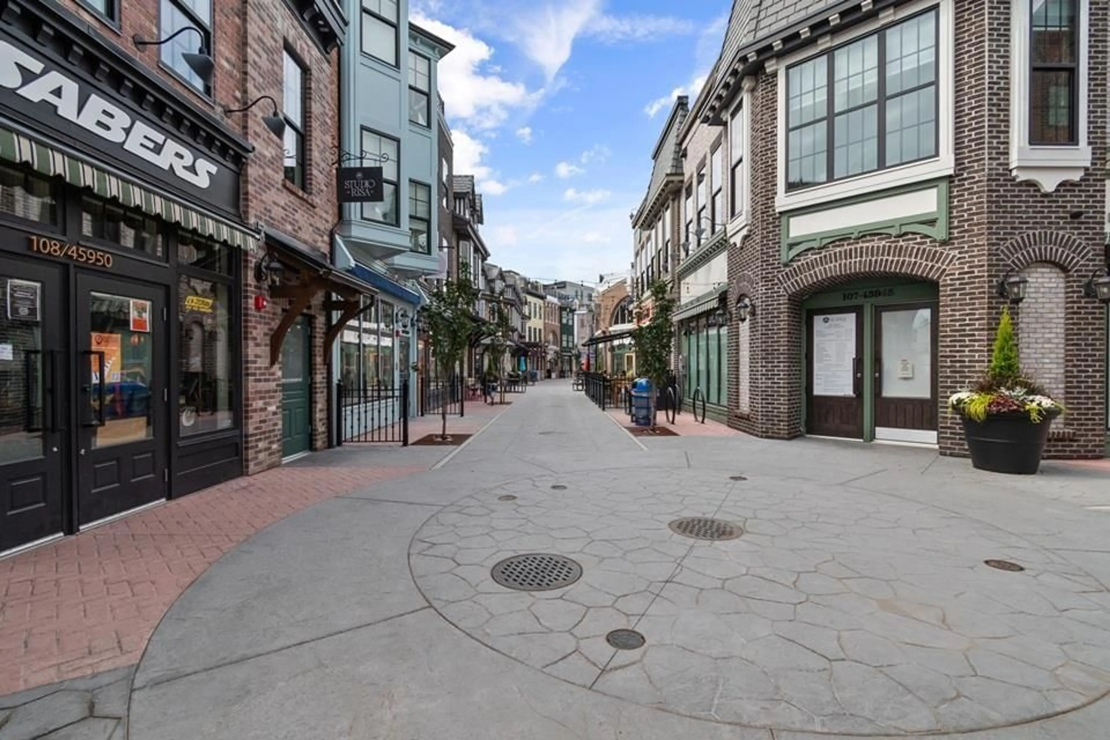 Patio, street for 46212 GORE AVENUE, Chilliwack British Columbia V2P2A1