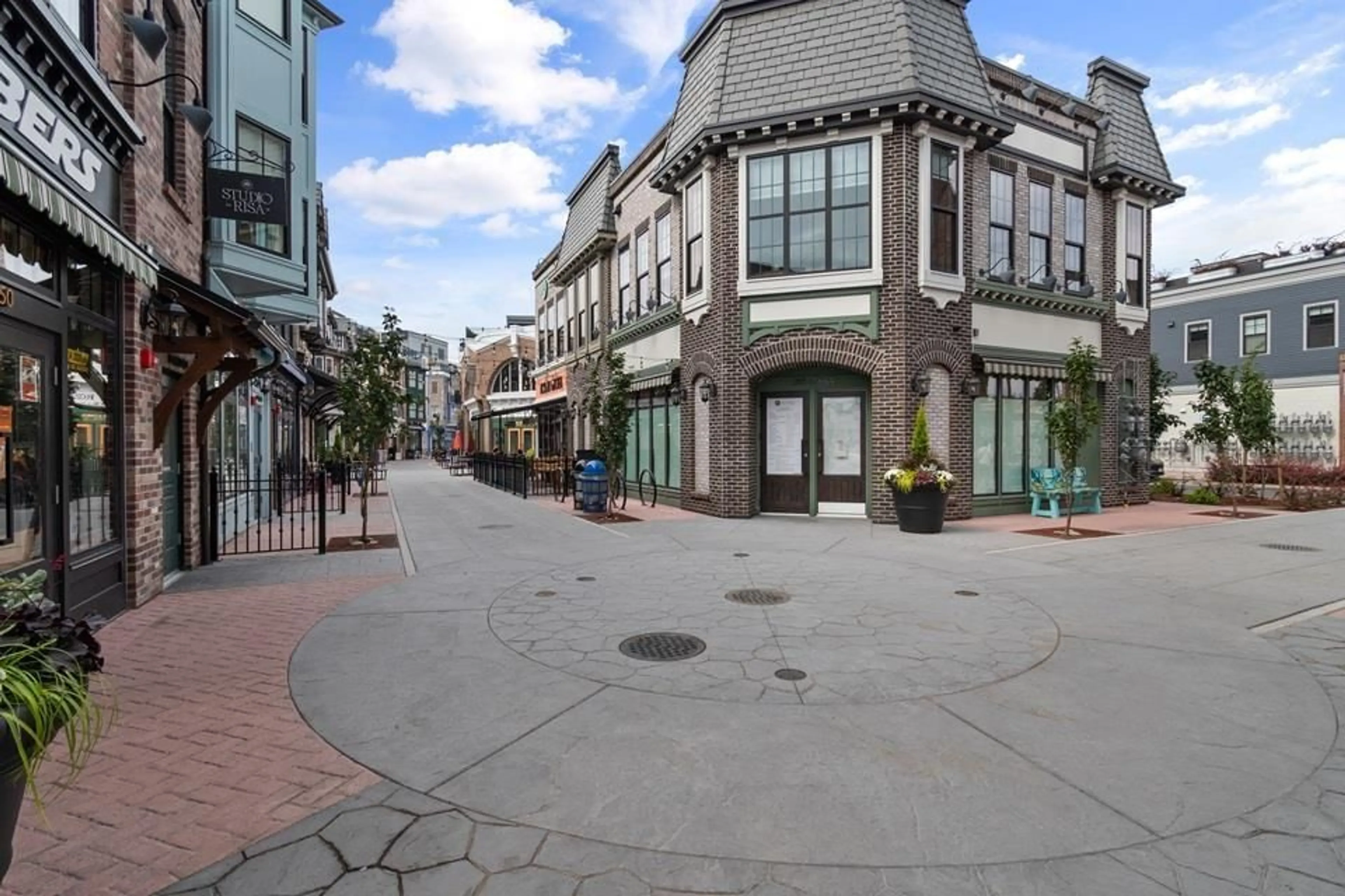 Patio, street for 46212 GORE AVENUE, Chilliwack British Columbia V2P2A1