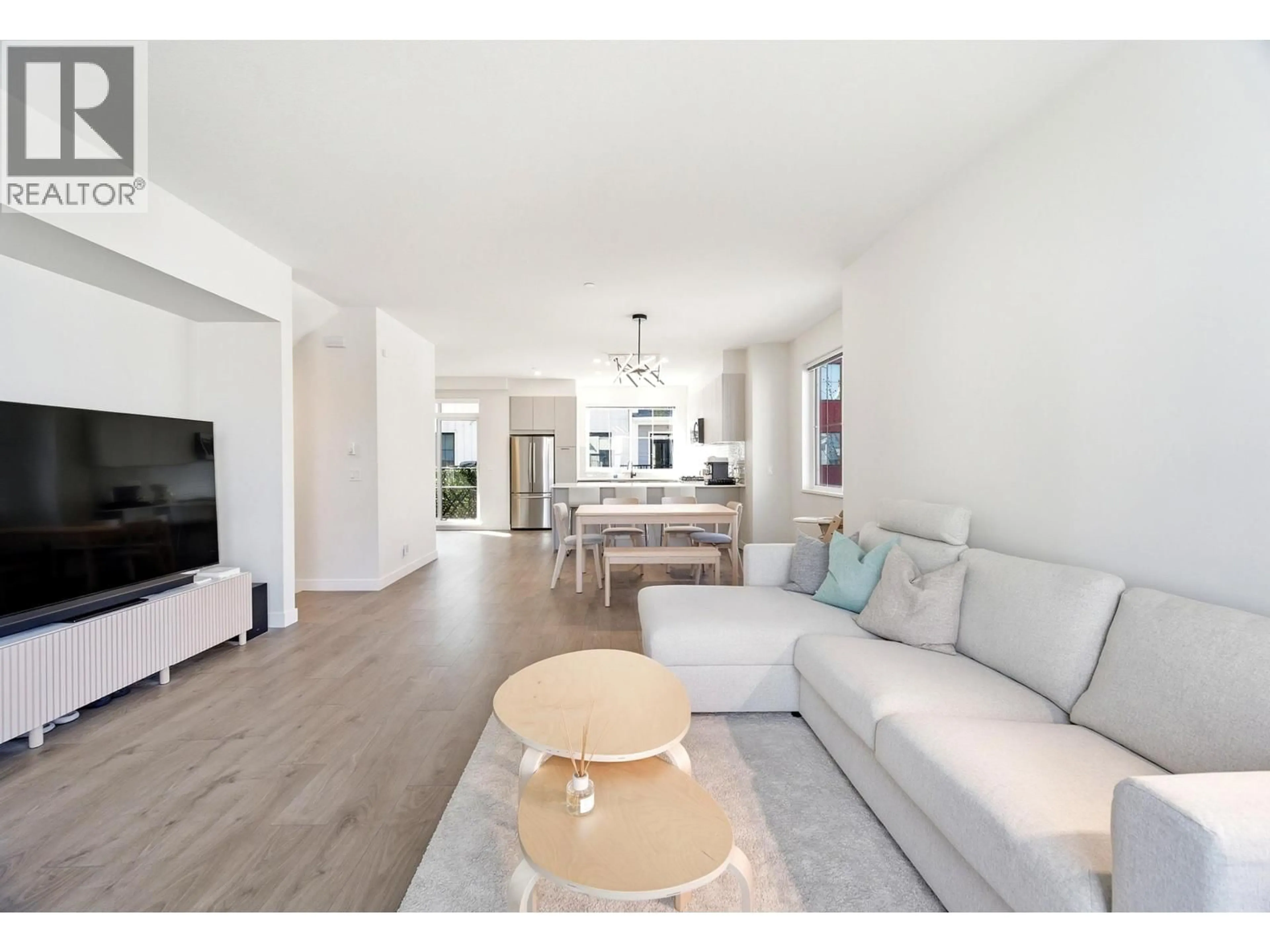 Living room with furniture, wood/laminate floor for 94 - 488 FURNESS STREET, New Westminster British Columbia V3M0M1