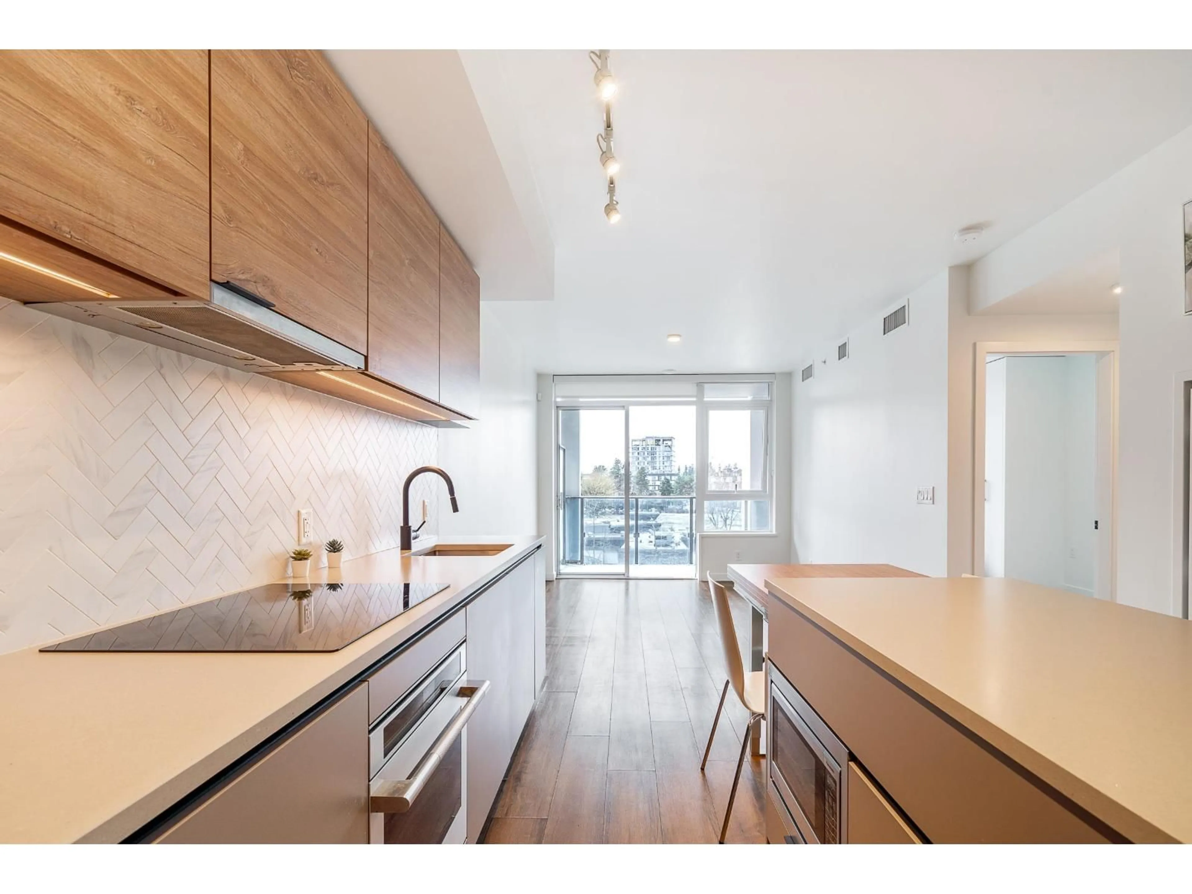 Open concept kitchen, wood/laminate floor for 712 - 10448 UNIVERSITY DRIVE, Surrey British Columbia V3T0K1