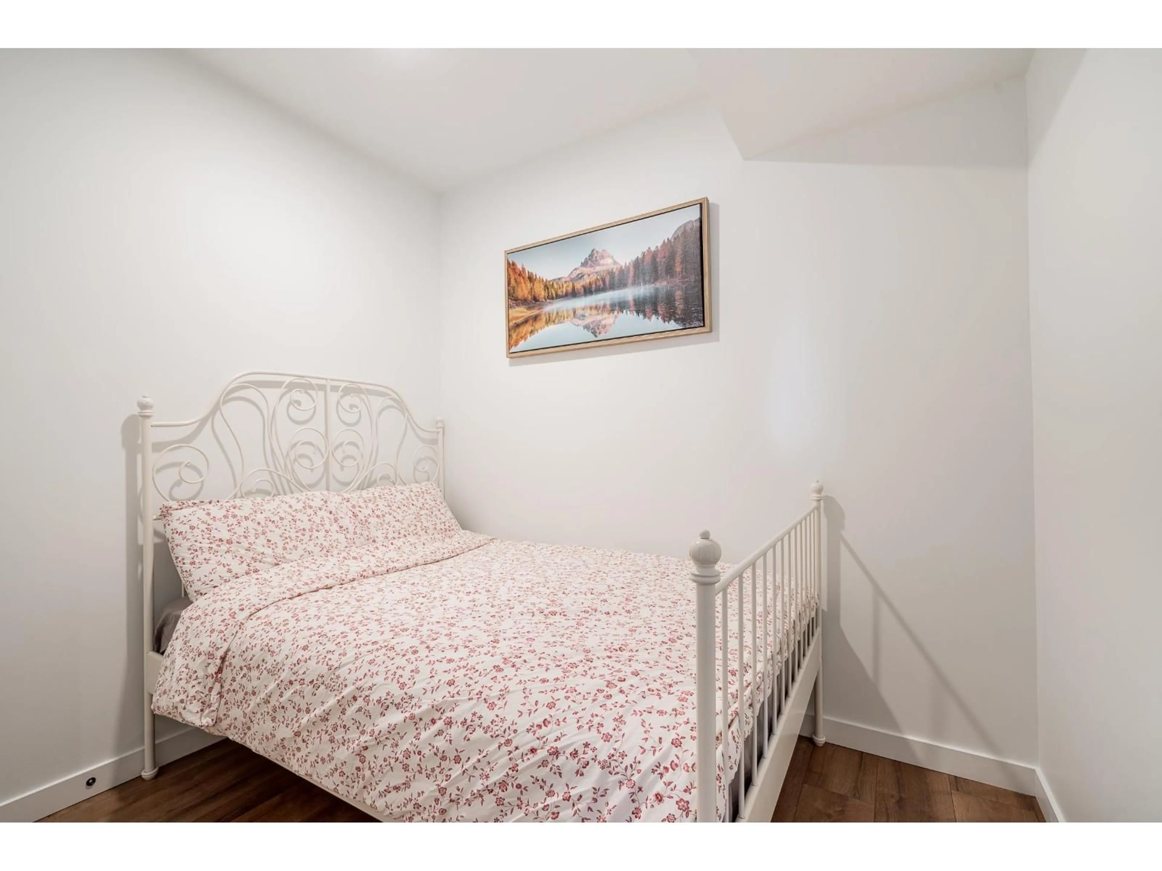 Bedroom with bed, wood/laminate floor for 712 - 10448 UNIVERSITY DRIVE, Surrey British Columbia V3T0K1