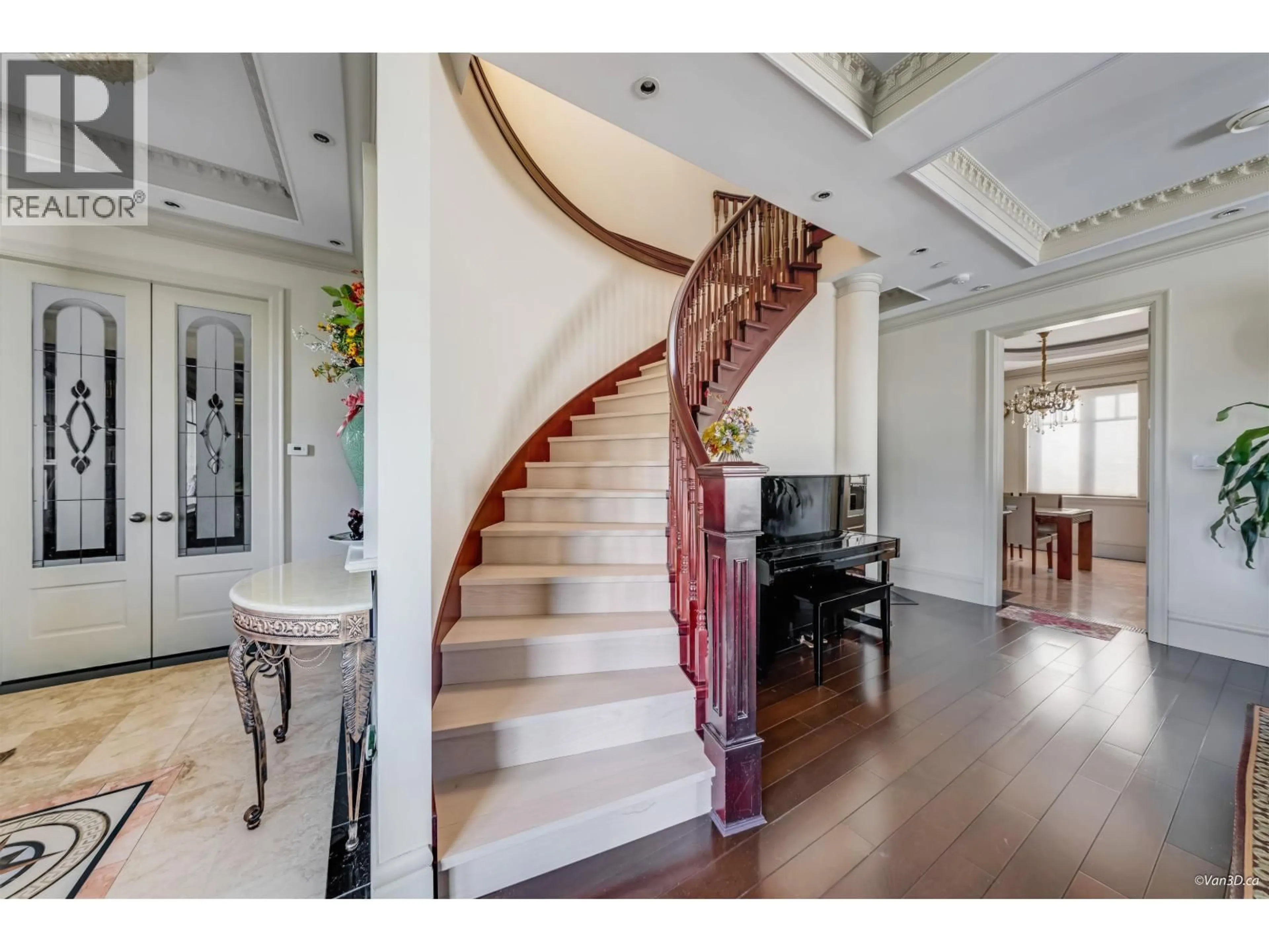 Indoor foyer for 6633 NEAL STREET, Vancouver British Columbia V6P3N4