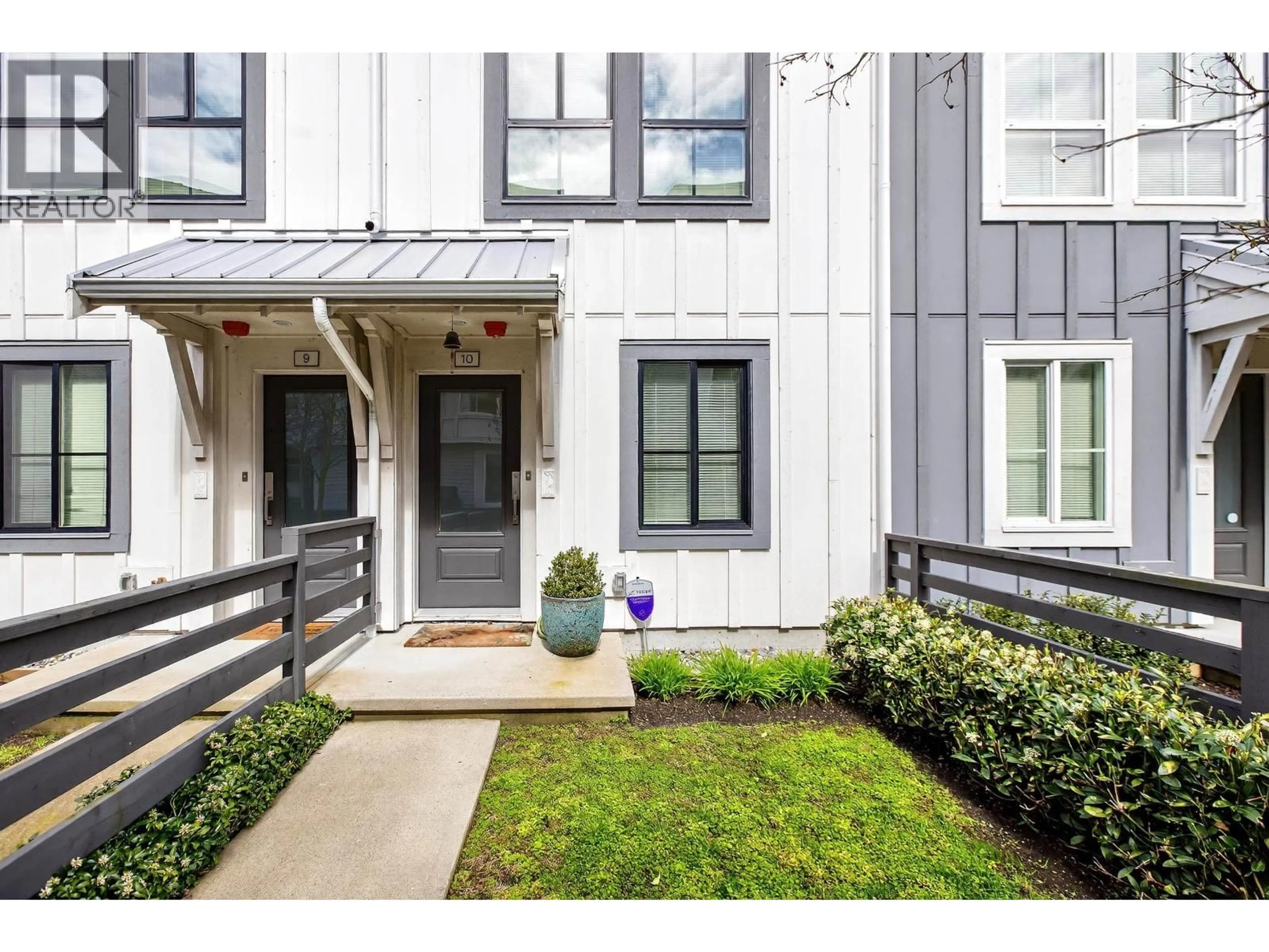 Indoor entryway for 10 - 4716 ORCA WAY, Tsawwassen British Columbia V4M4G4