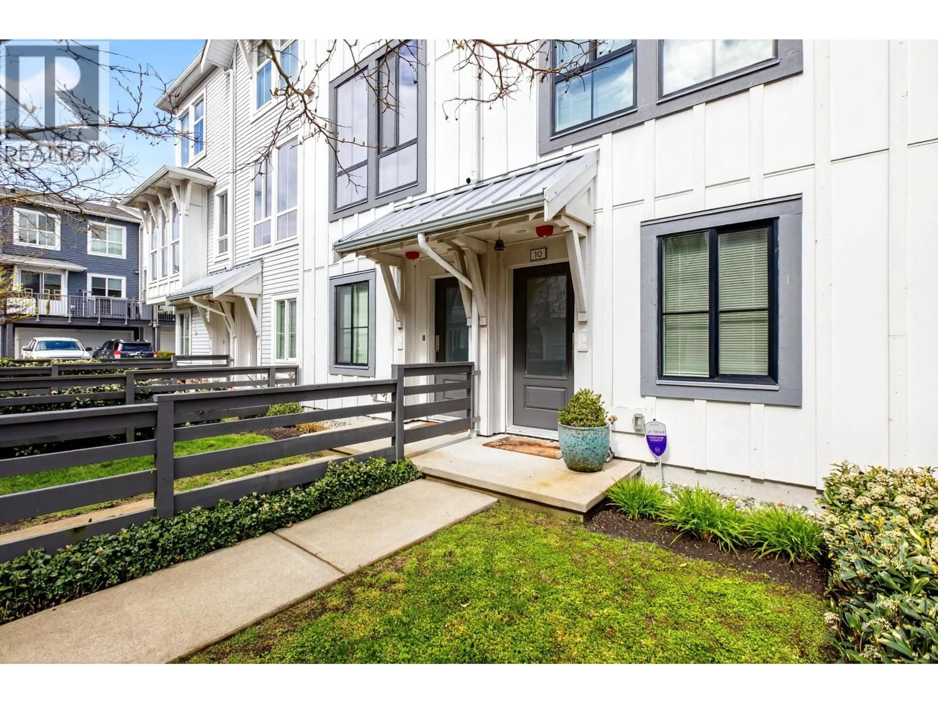 Indoor entryway for 10 - 4716 ORCA WAY, Tsawwassen British Columbia V4M4G4