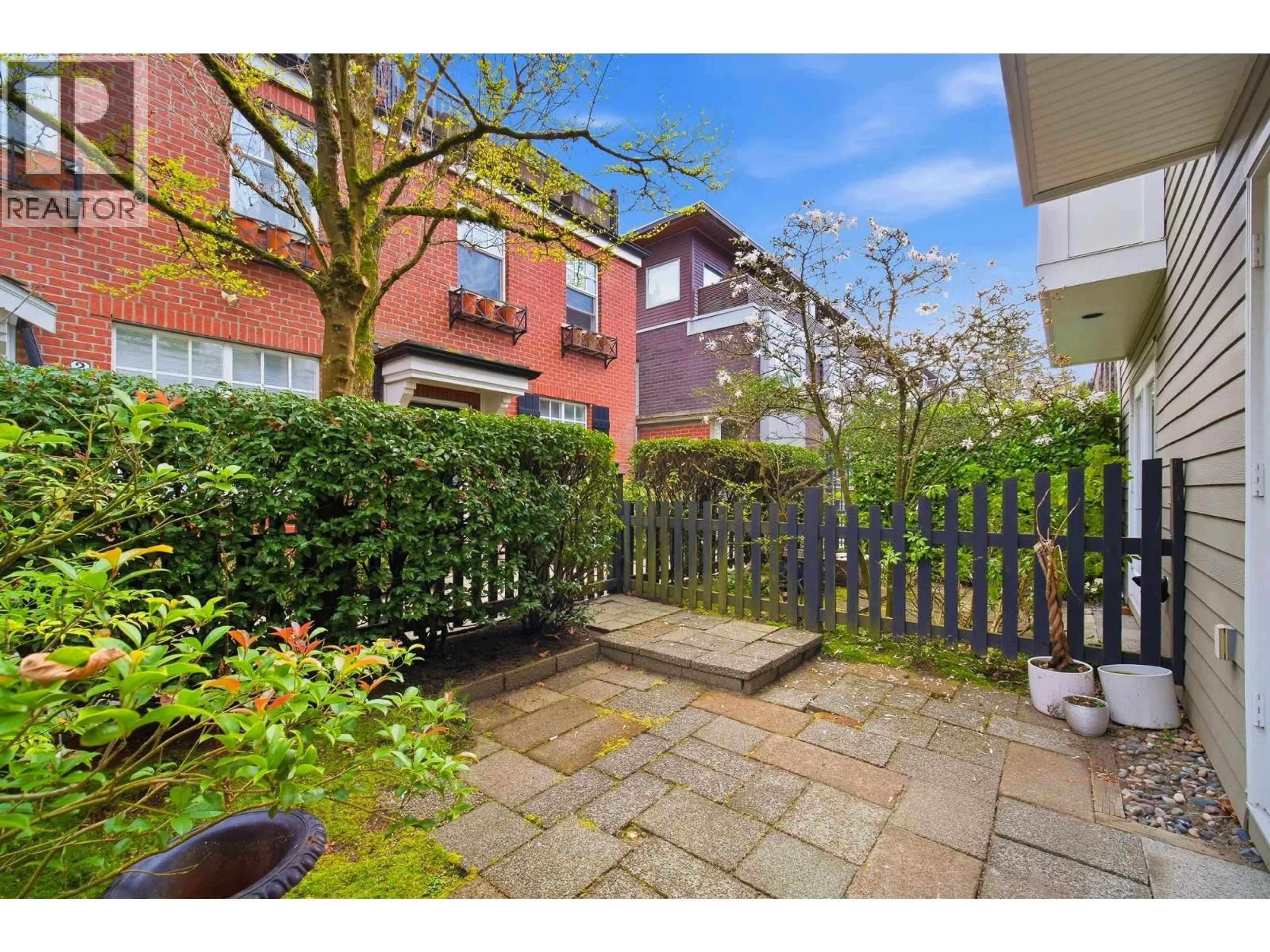 Patio, street for 2160 8TH AVENUE, Vancouver British Columbia V6K2A4