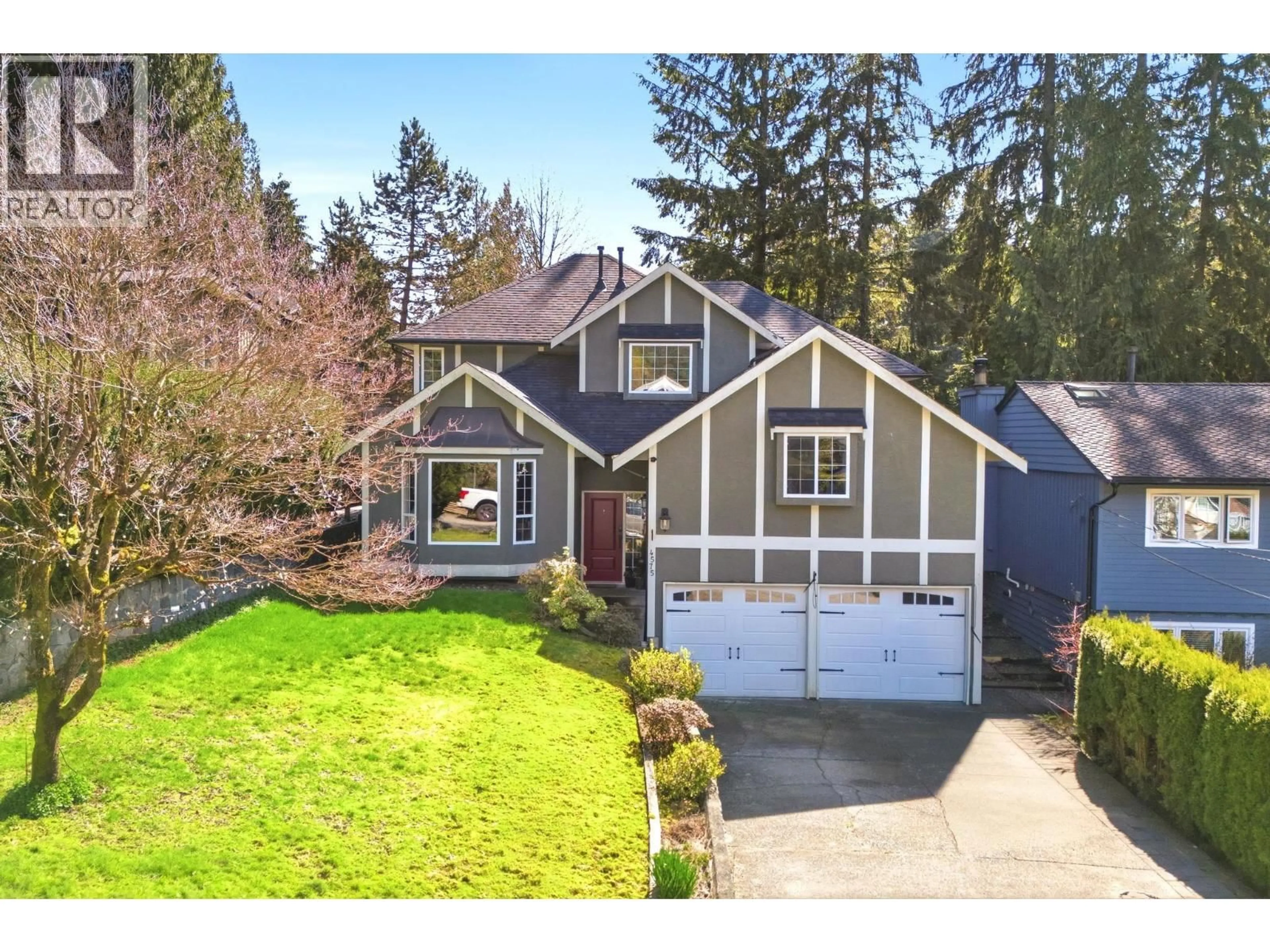 Home with vinyl exterior material, street for 4575 CLIFFMONT ROAD, North Vancouver British Columbia V7G1J8