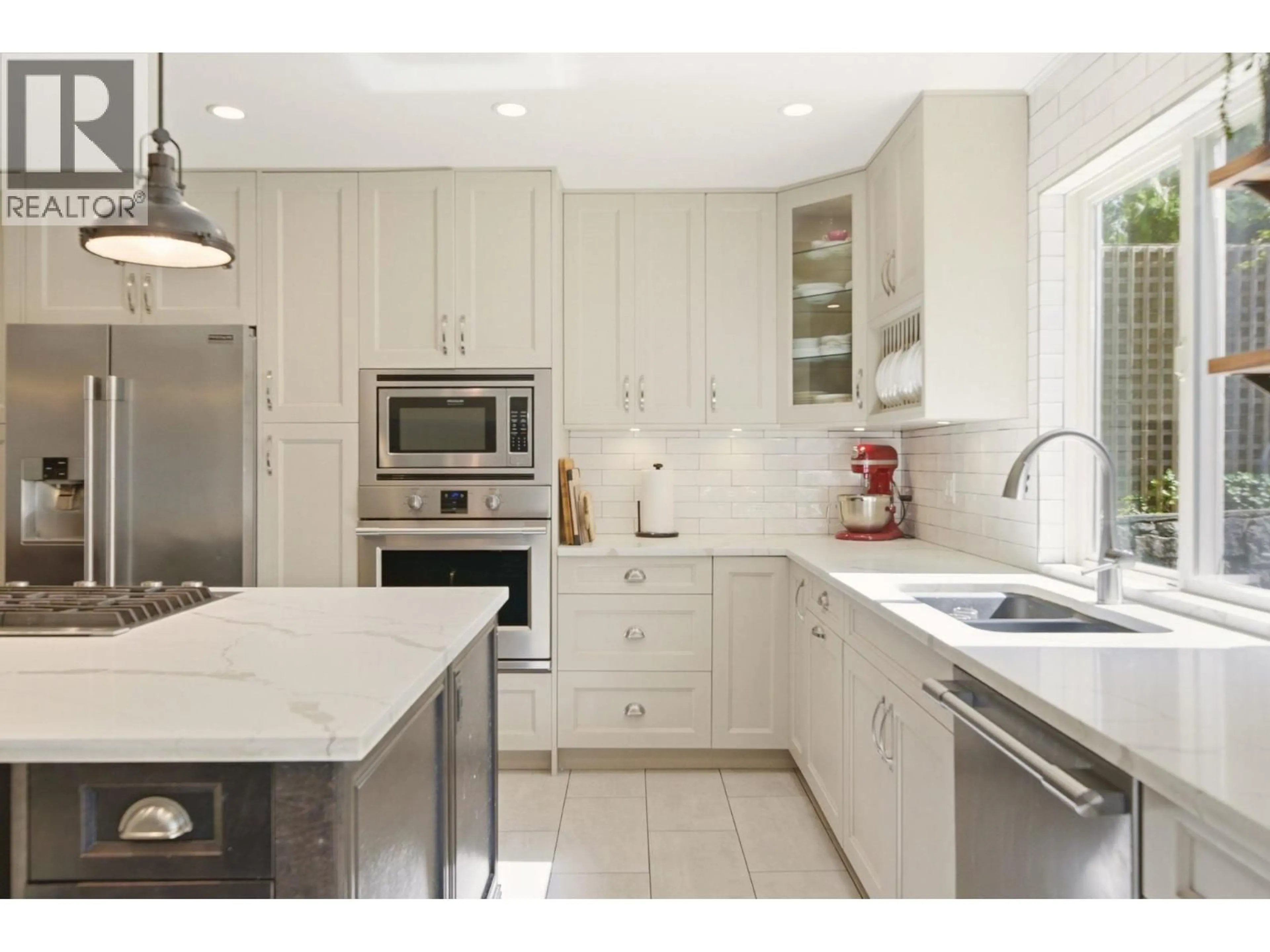 Contemporary kitchen, ceramic/tile floor for 4575 CLIFFMONT ROAD, North Vancouver British Columbia V7G1J8