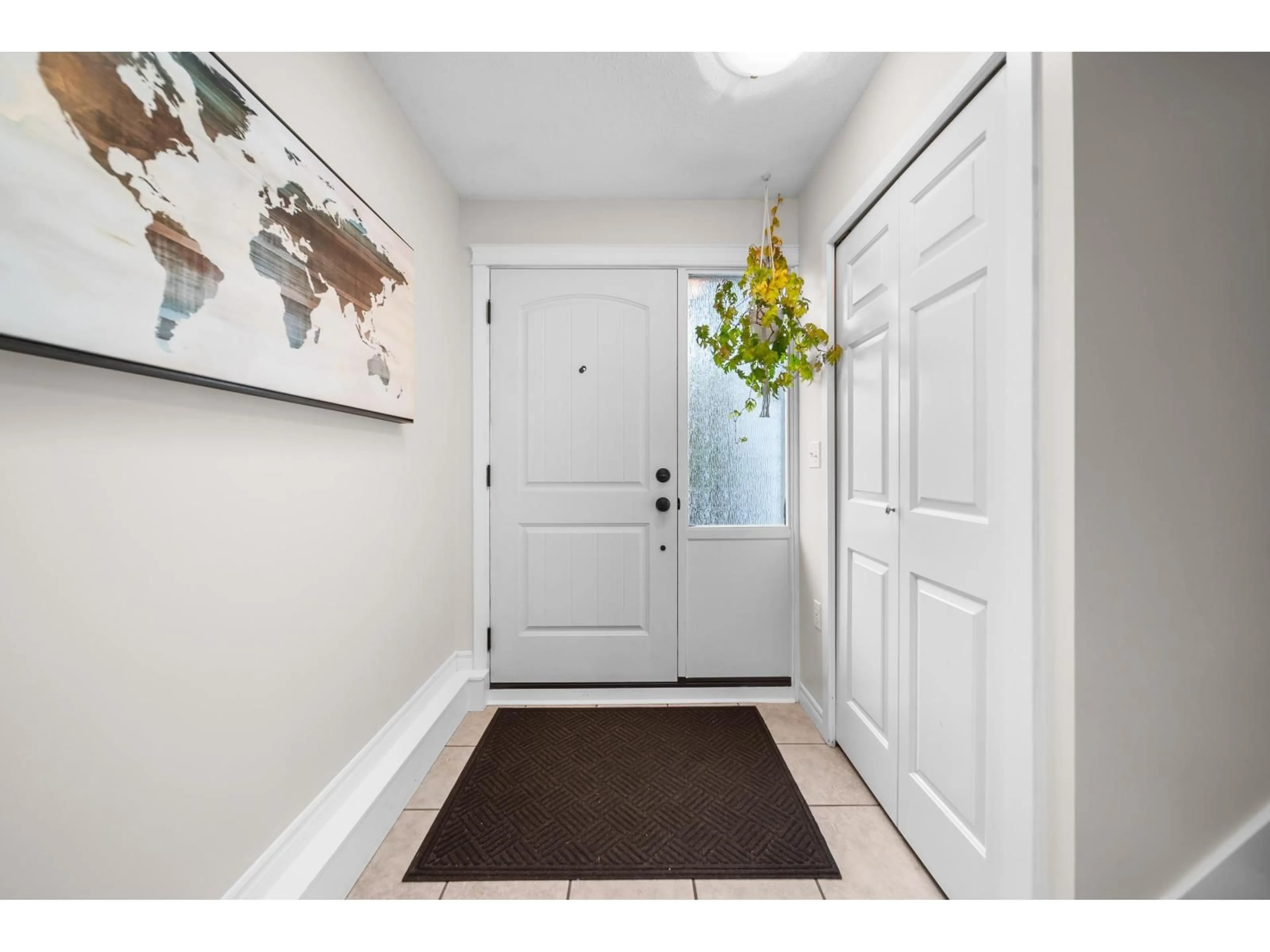 Indoor entryway for 3514 MIERAU COURT, Abbotsford British Columbia V2S6H2