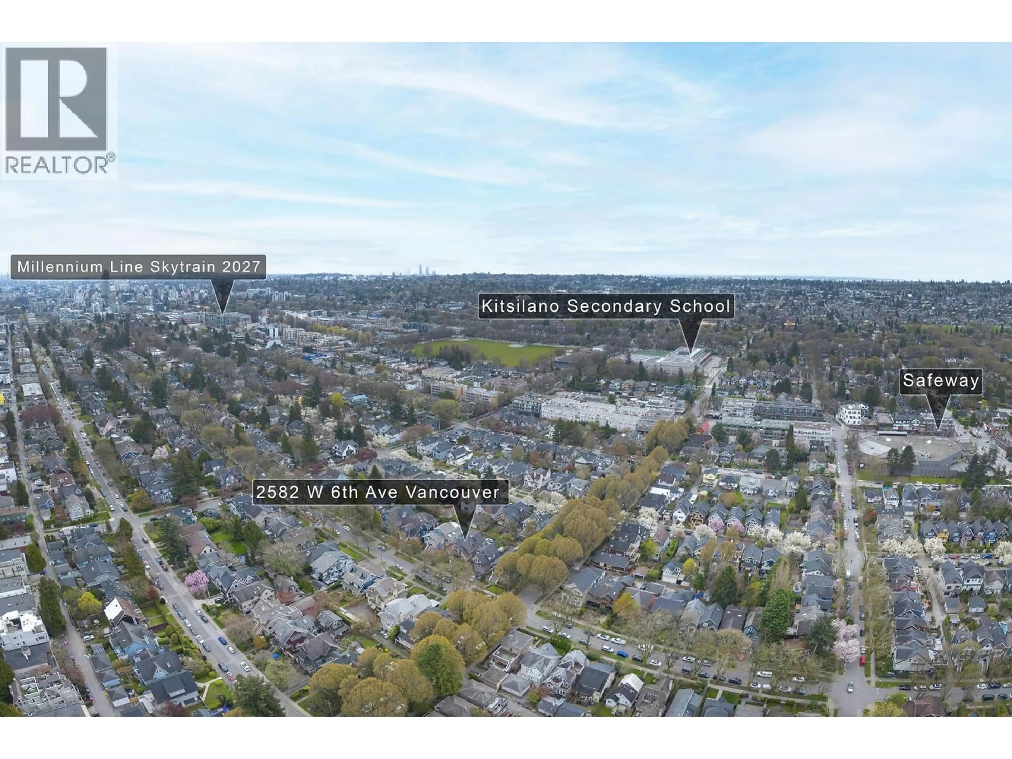 A pic from outside/outdoor area/front of a property/back of a property/a pic from drone, street for 2582 6TH AVENUE, Vancouver British Columbia V6K1W5