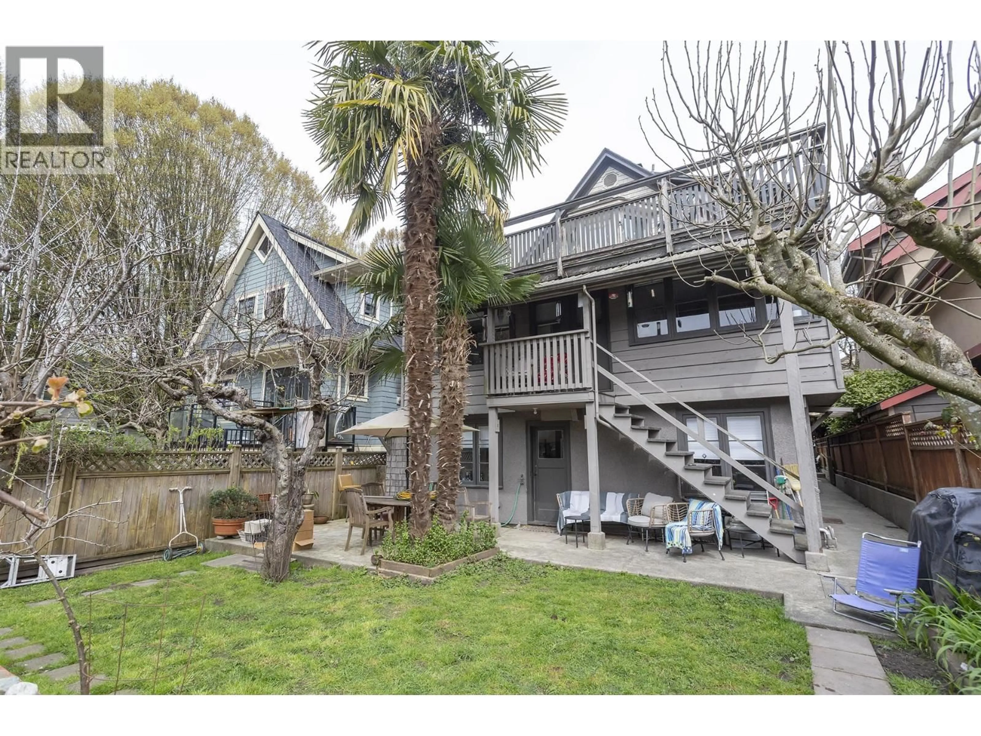 A pic from outside/outdoor area/front of a property/back of a property/a pic from drone, street for 2582 6TH AVENUE, Vancouver British Columbia V6K1W5