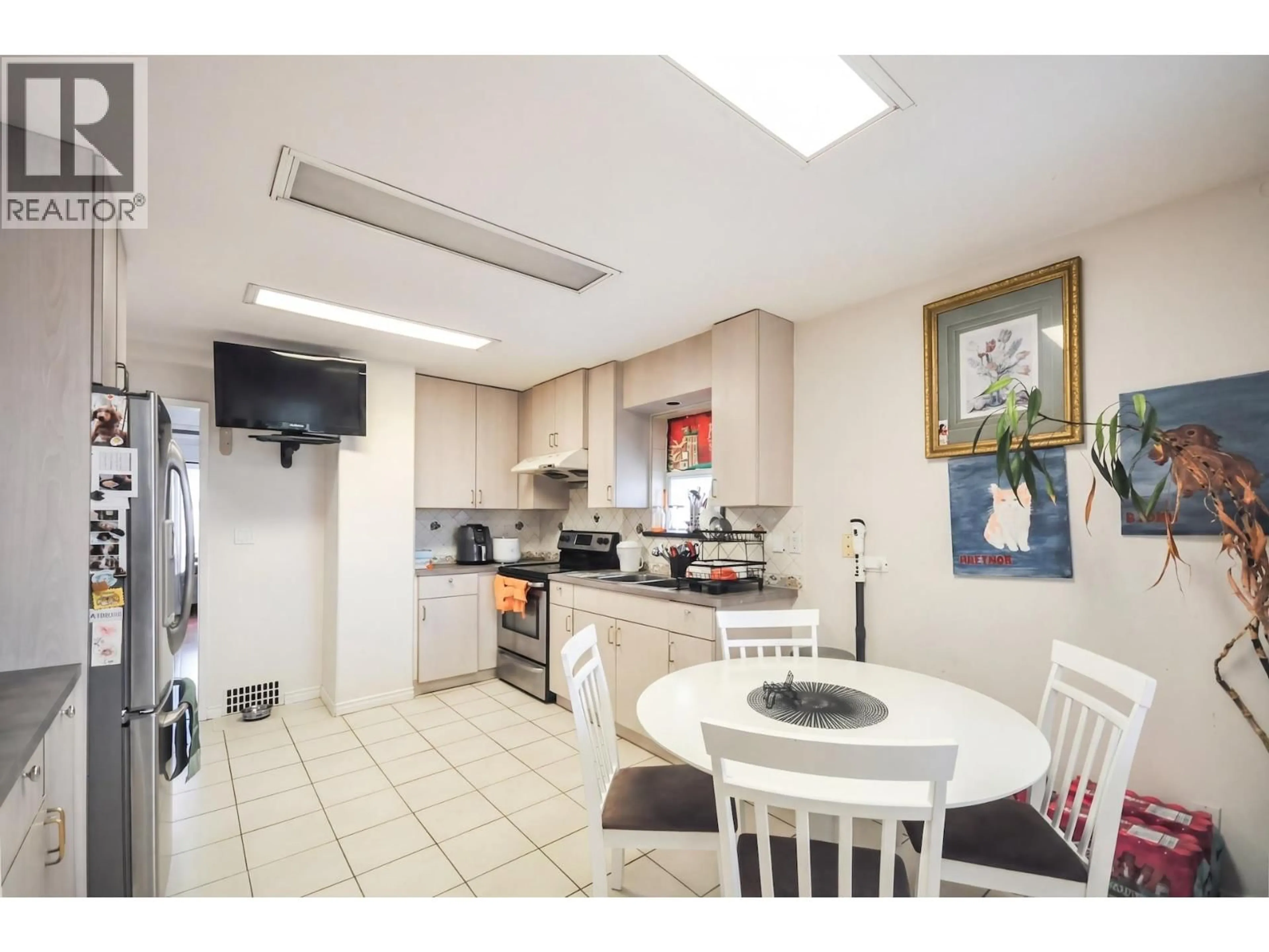 Standard kitchen, ceramic/tile floor for 3156 ADANAC STREET, Vancouver British Columbia V5K2N9