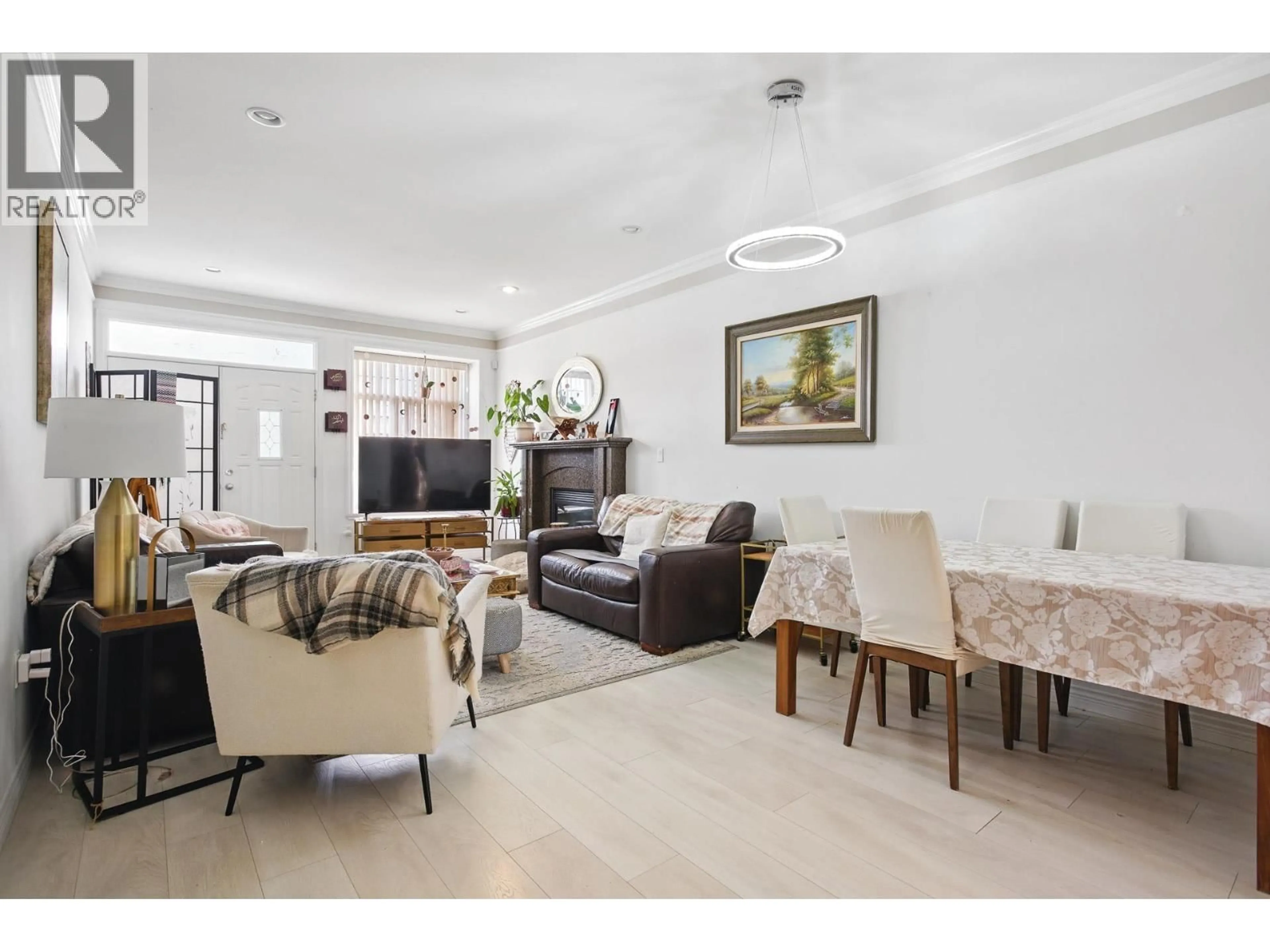 Living room with furniture, unknown for 4316 HURST STREET, Burnaby British Columbia V5J1M9