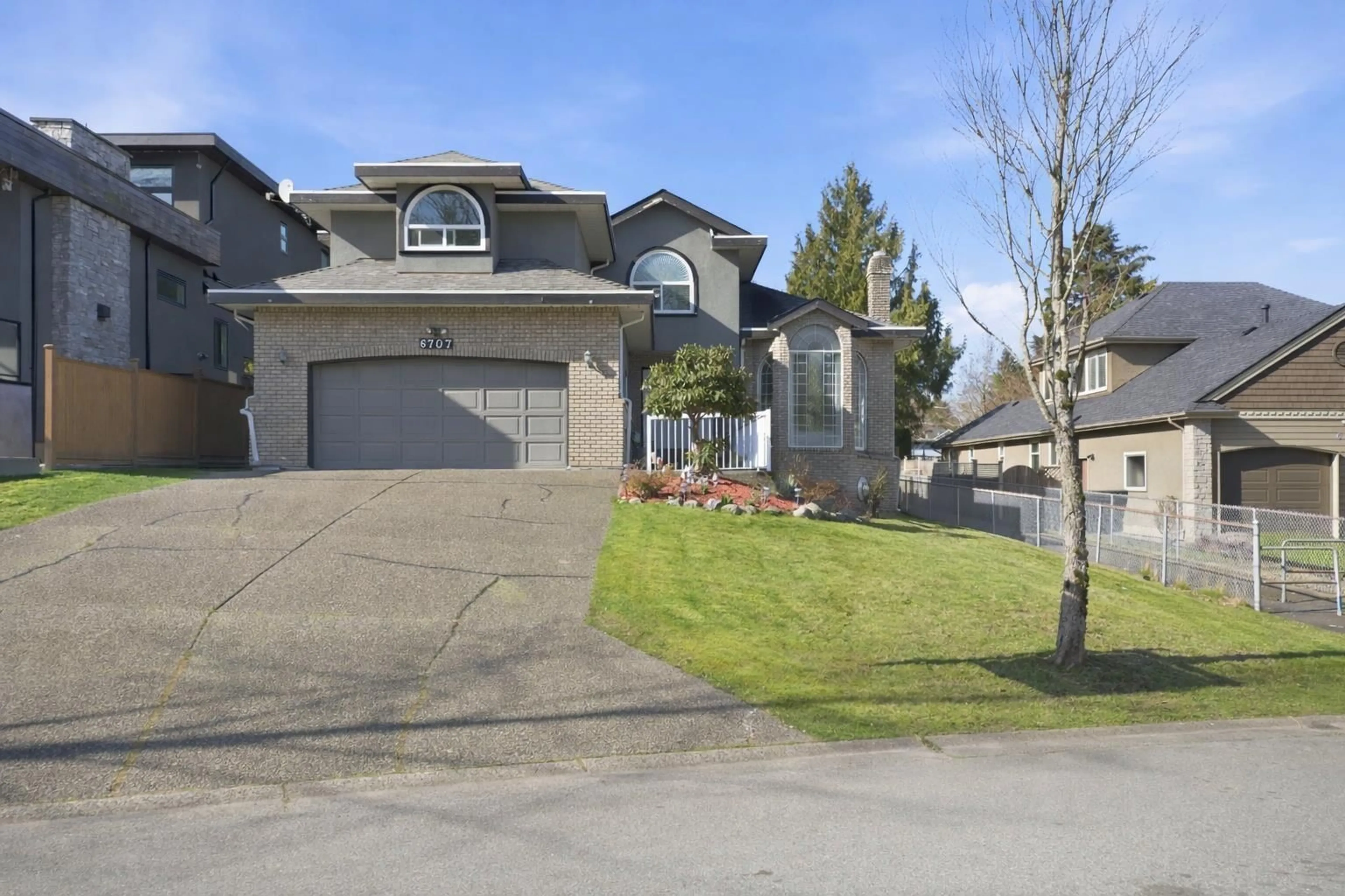 Home with vinyl exterior material, street for 6707 122A STREET, Surrey British Columbia V3W0W1