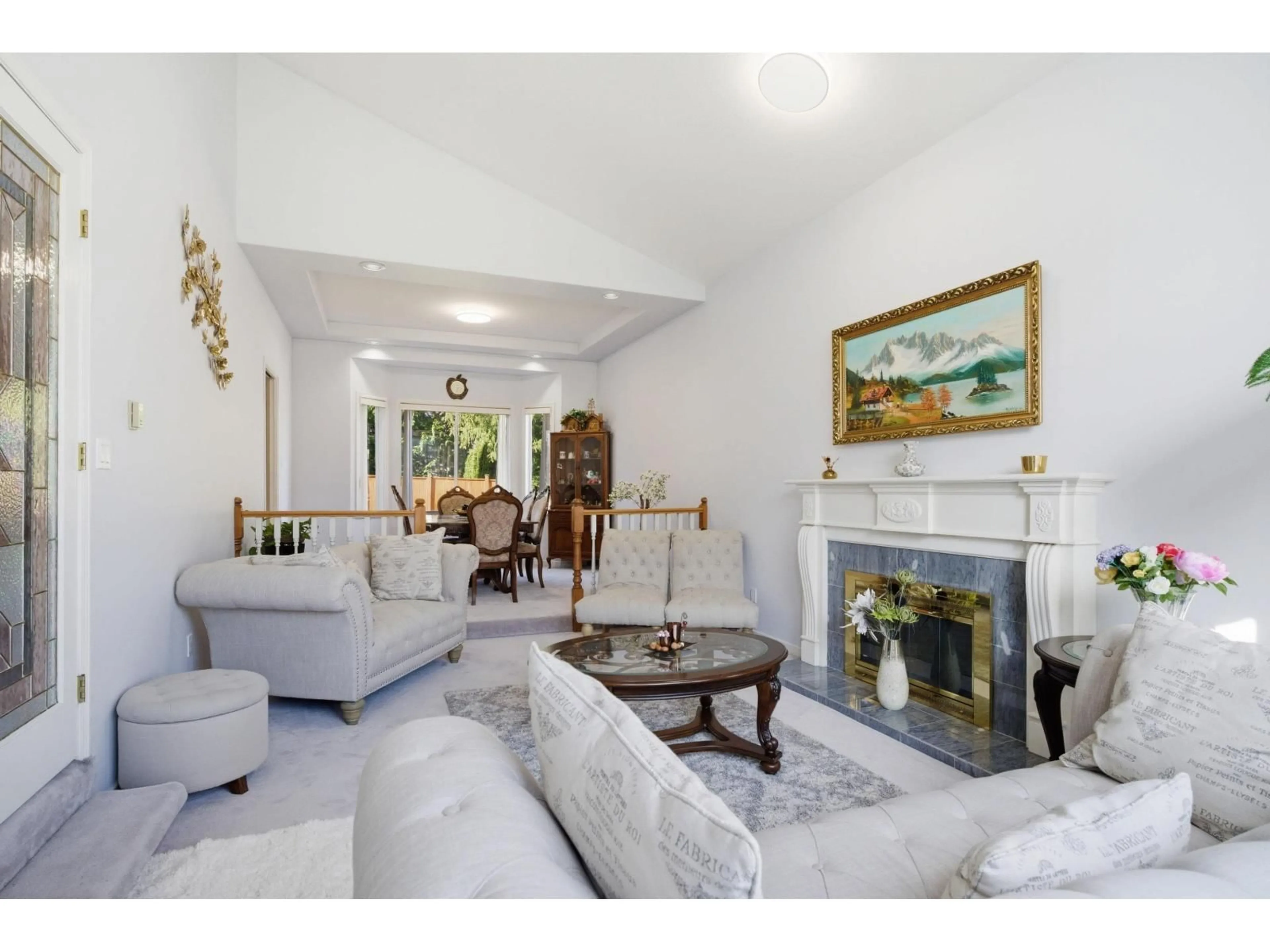 Living room with furniture, unknown for 6707 122A STREET, Surrey British Columbia V3W0W1