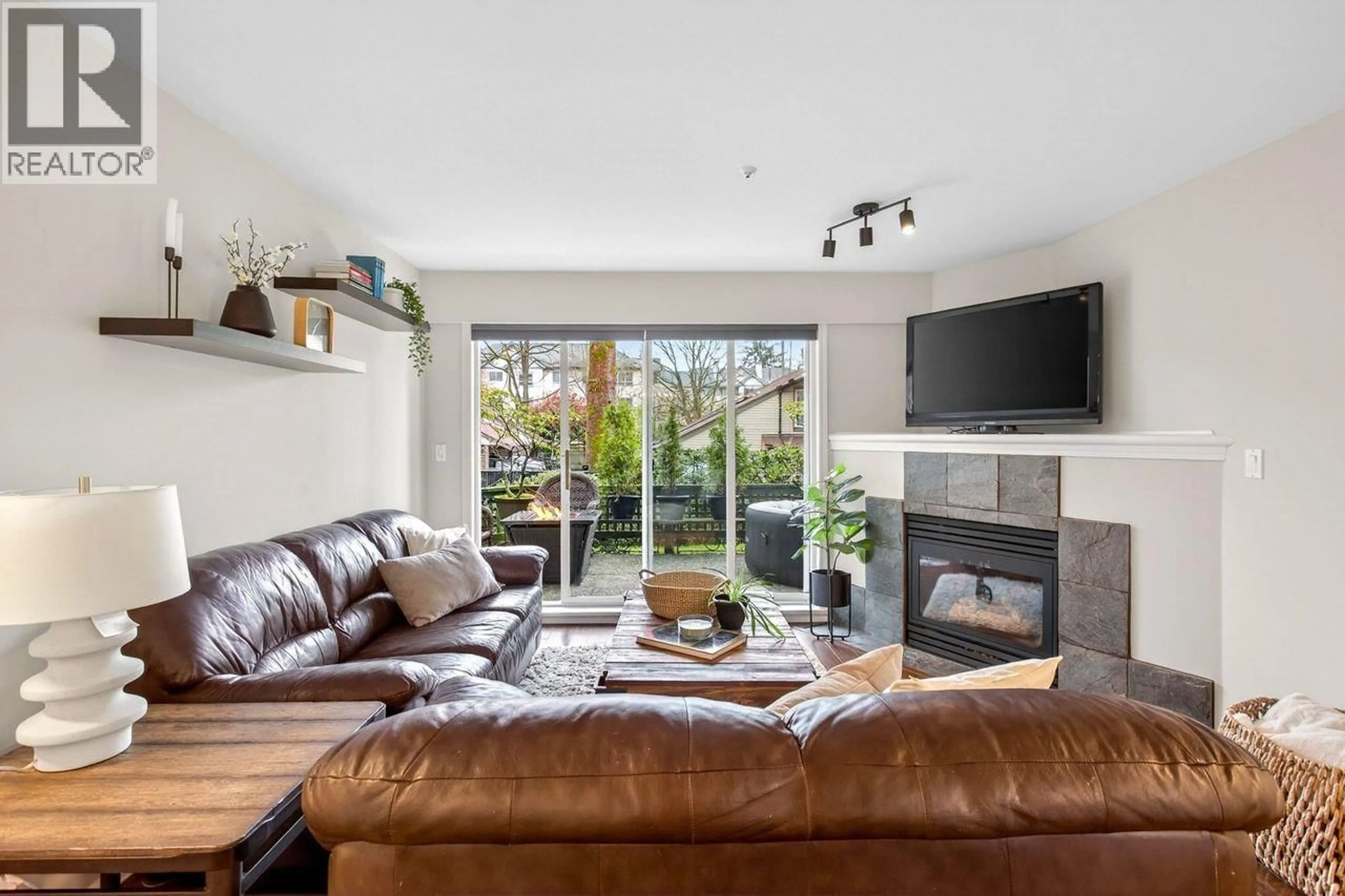 Living room with furniture, unknown for 104 - 11960 HARRIS ROAD, Pitt Meadows British Columbia V3Y2R1