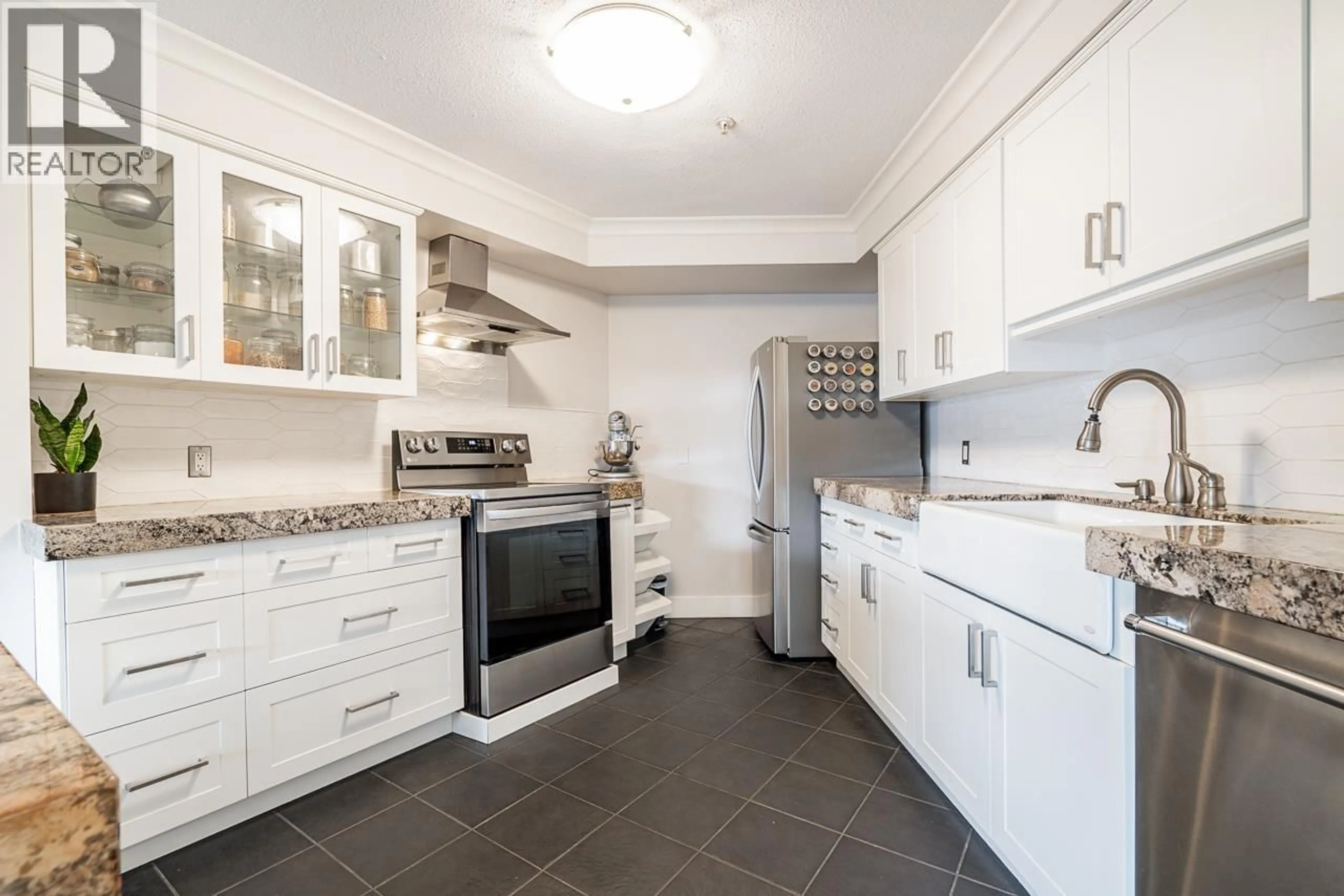 Standard kitchen, ceramic/tile floor for 111 - 1236 8TH AVENUE, Vancouver British Columbia V6H3Y9