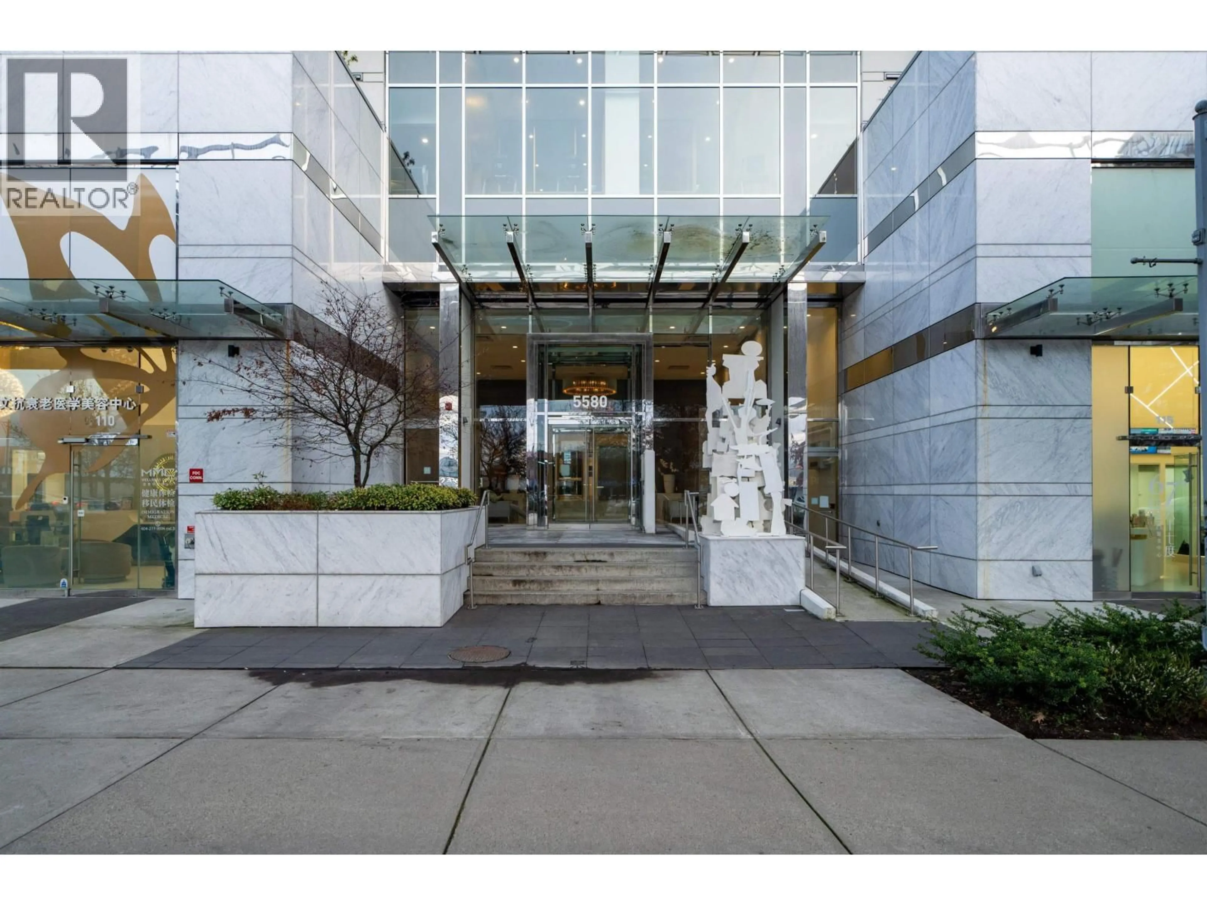 Indoor foyer for 319 - 5580 NO. 3 ROAD, Richmond British Columbia V6X0R8