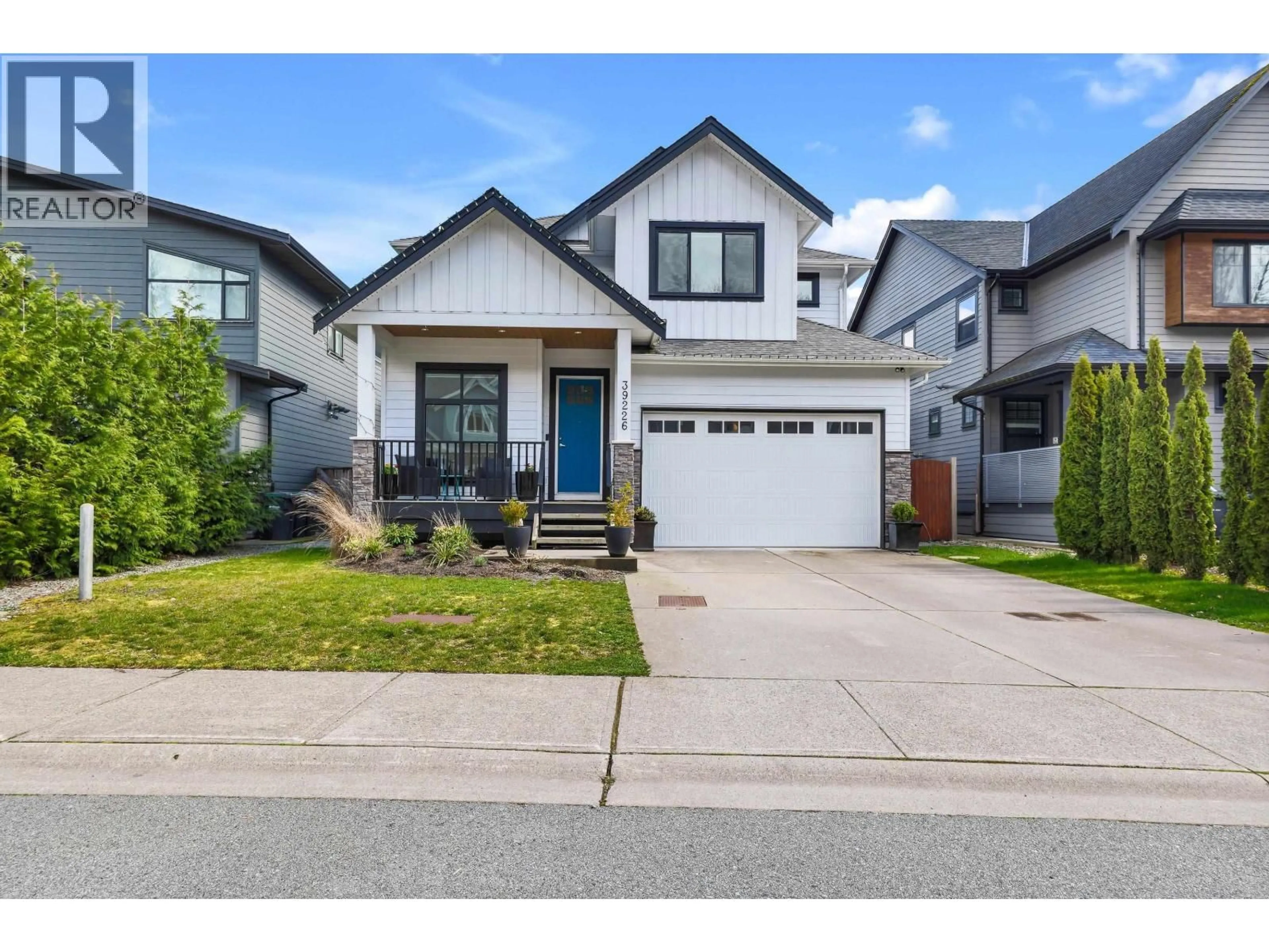 Home with vinyl exterior material, street for 39226 FALCON CRESCENT, Squamish British Columbia V8B0V8