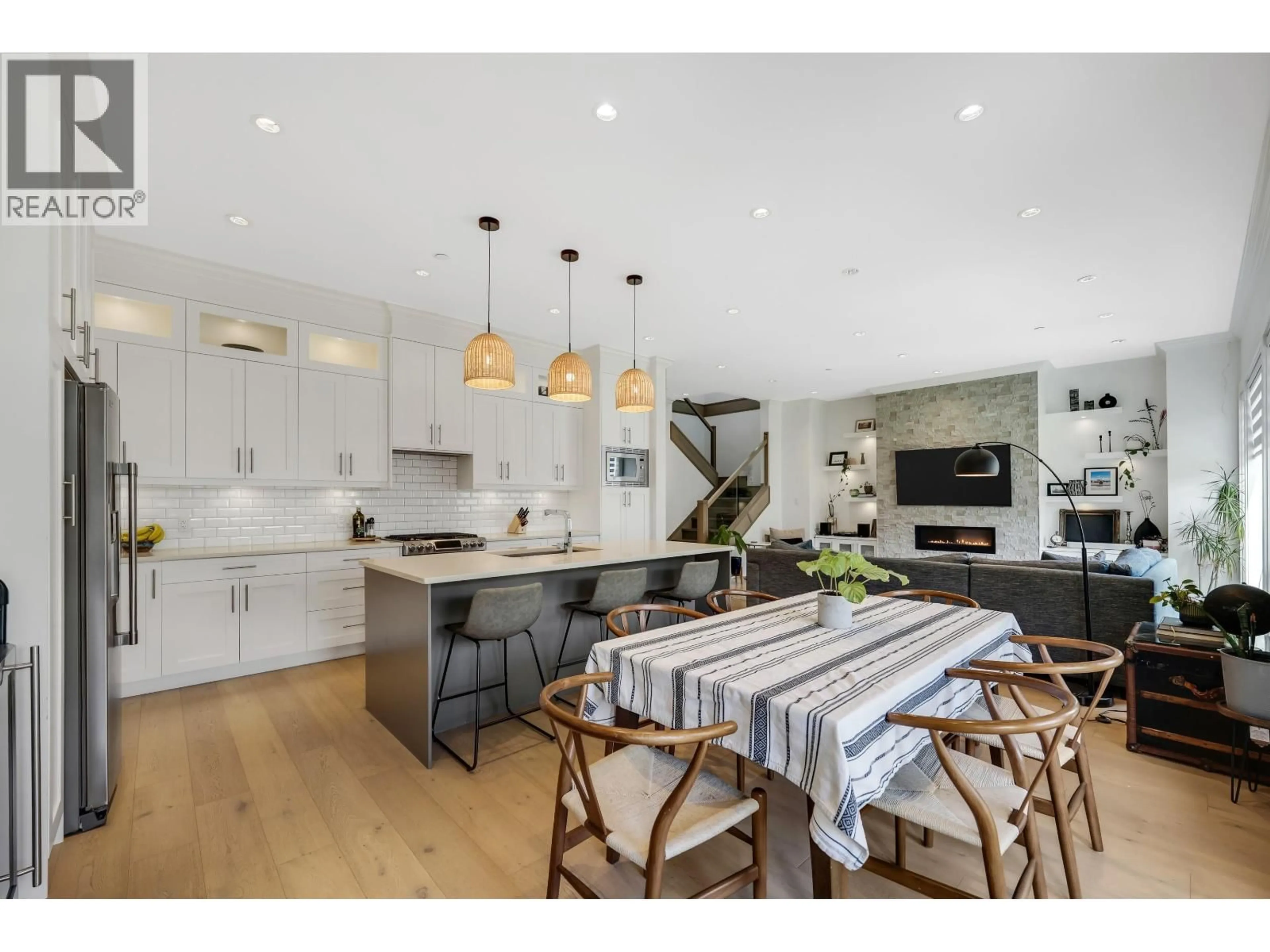 Open concept kitchen, unknown for 39226 FALCON CRESCENT, Squamish British Columbia V8B0V8