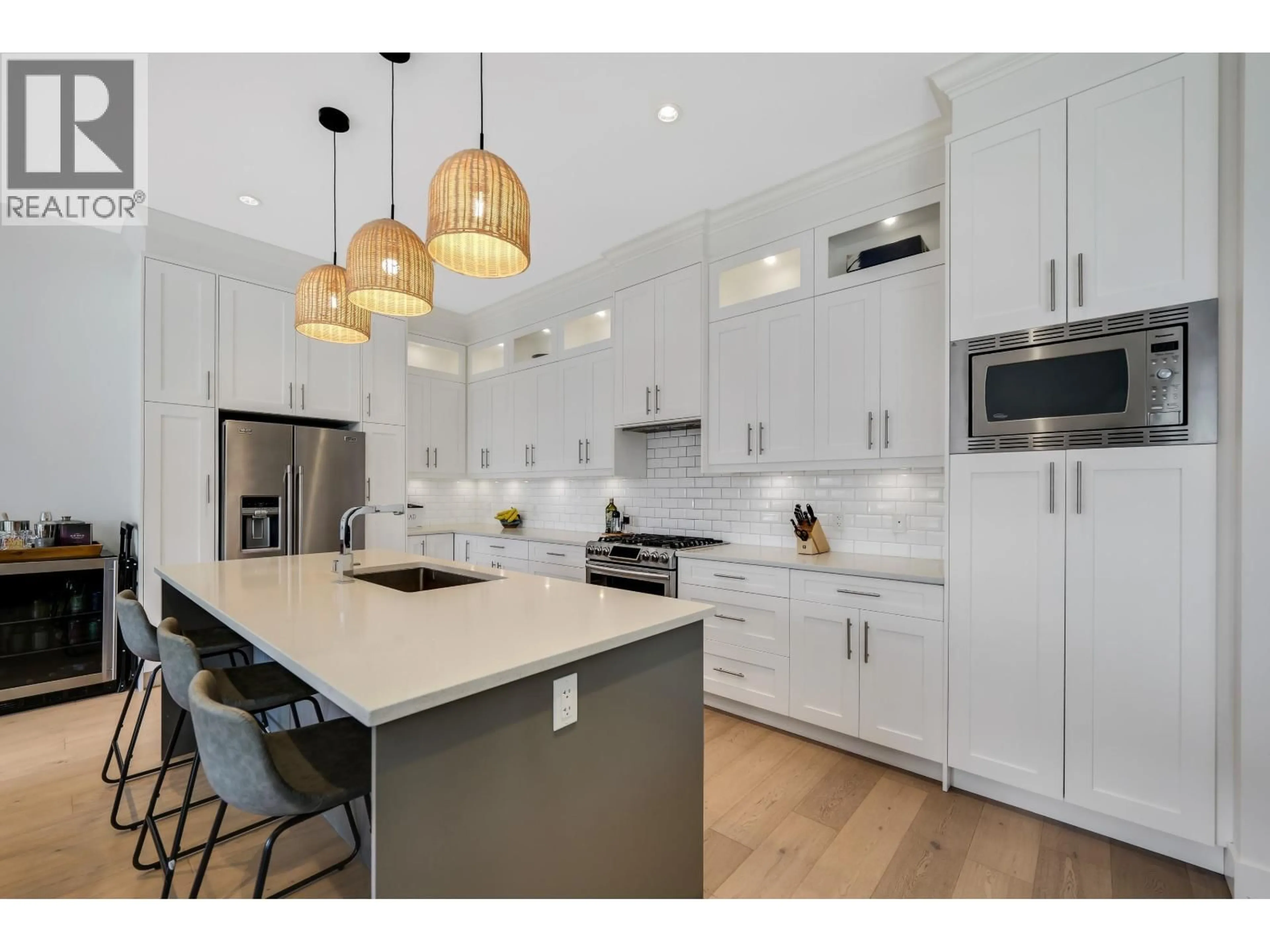 Open concept kitchen, unknown for 39226 FALCON CRESCENT, Squamish British Columbia V8B0V8