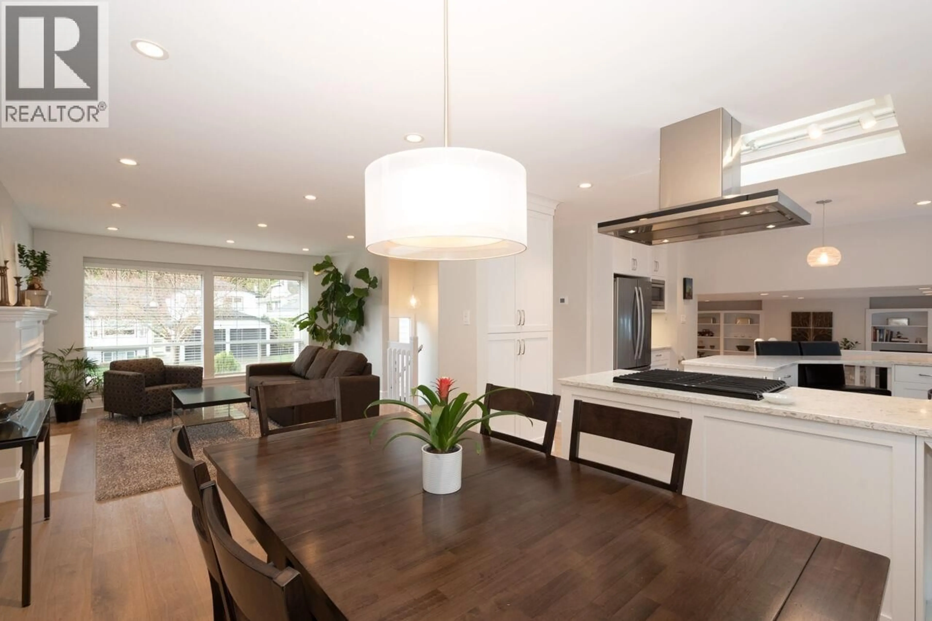 Open concept kitchen, wood/laminate floor for 1716 CASCADE COURT, North Vancouver British Columbia V7G2H6