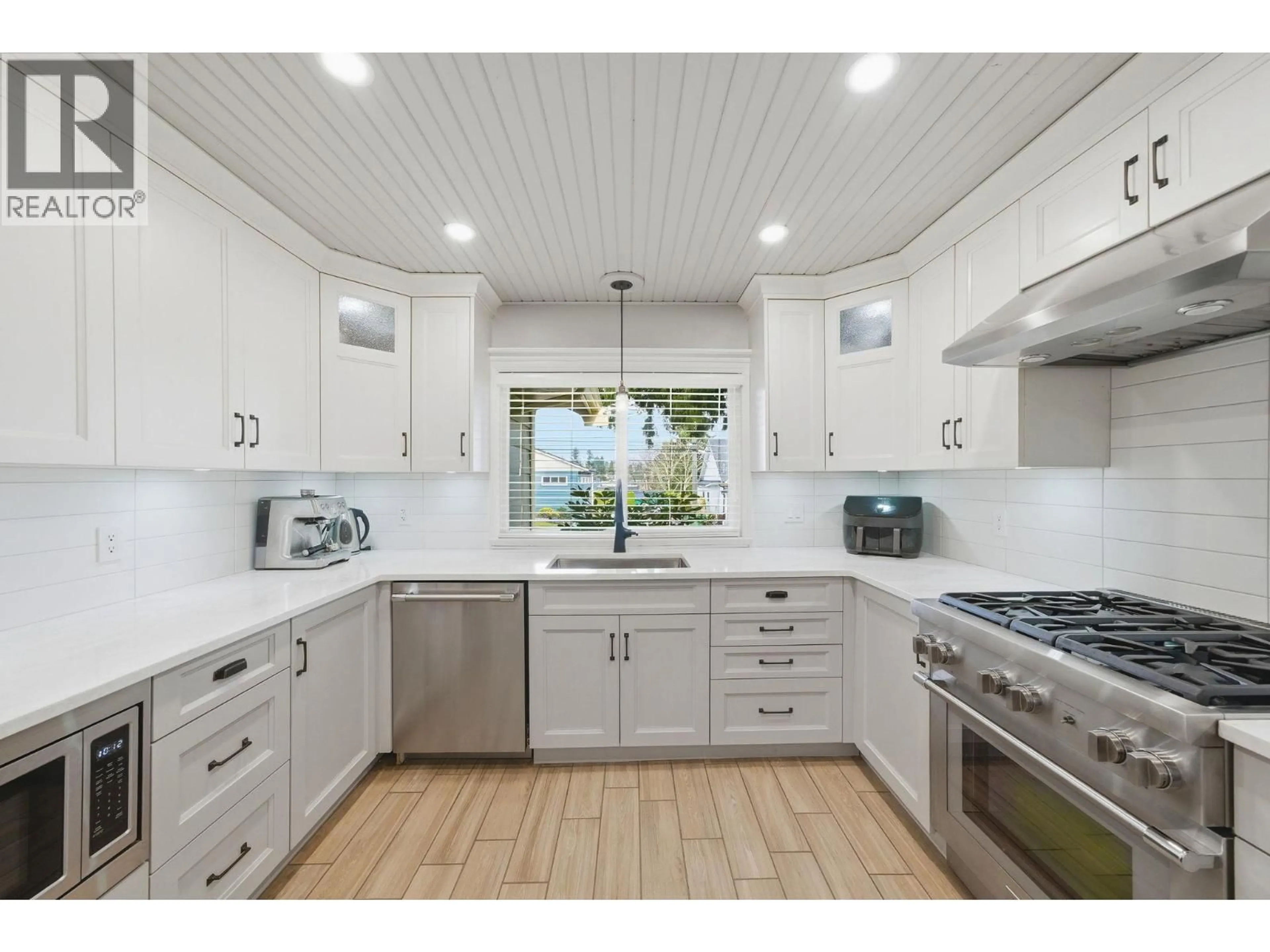 Open concept kitchen, unknown for 56 SEVENTH AVENUE, New Westminster British Columbia V3L1W1