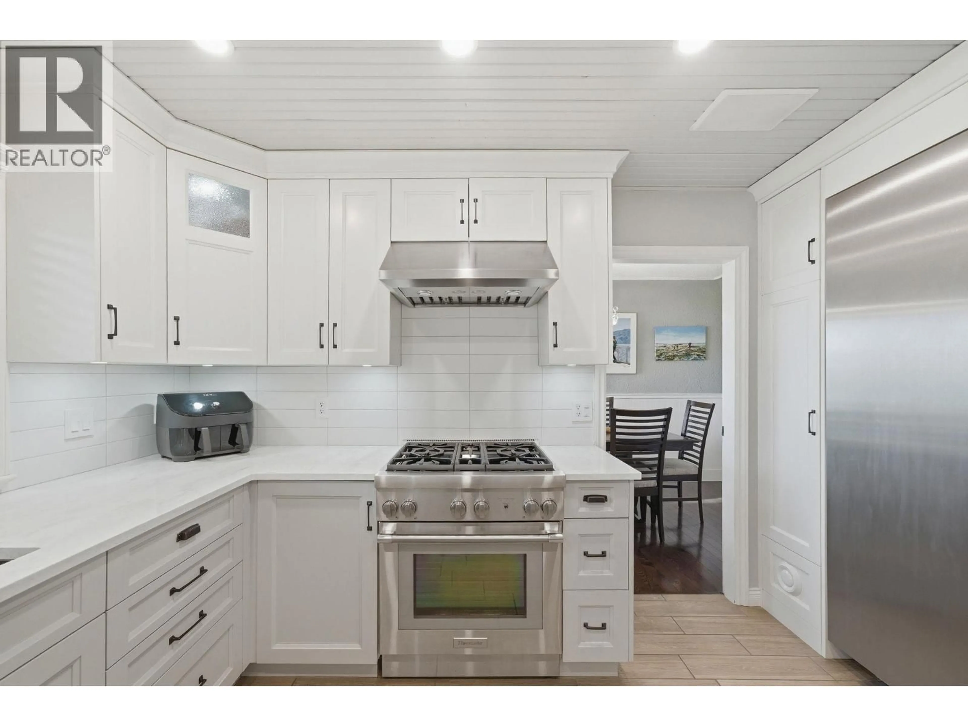 Standard kitchen, ceramic/tile floor for 56 SEVENTH AVENUE, New Westminster British Columbia V3L1W1