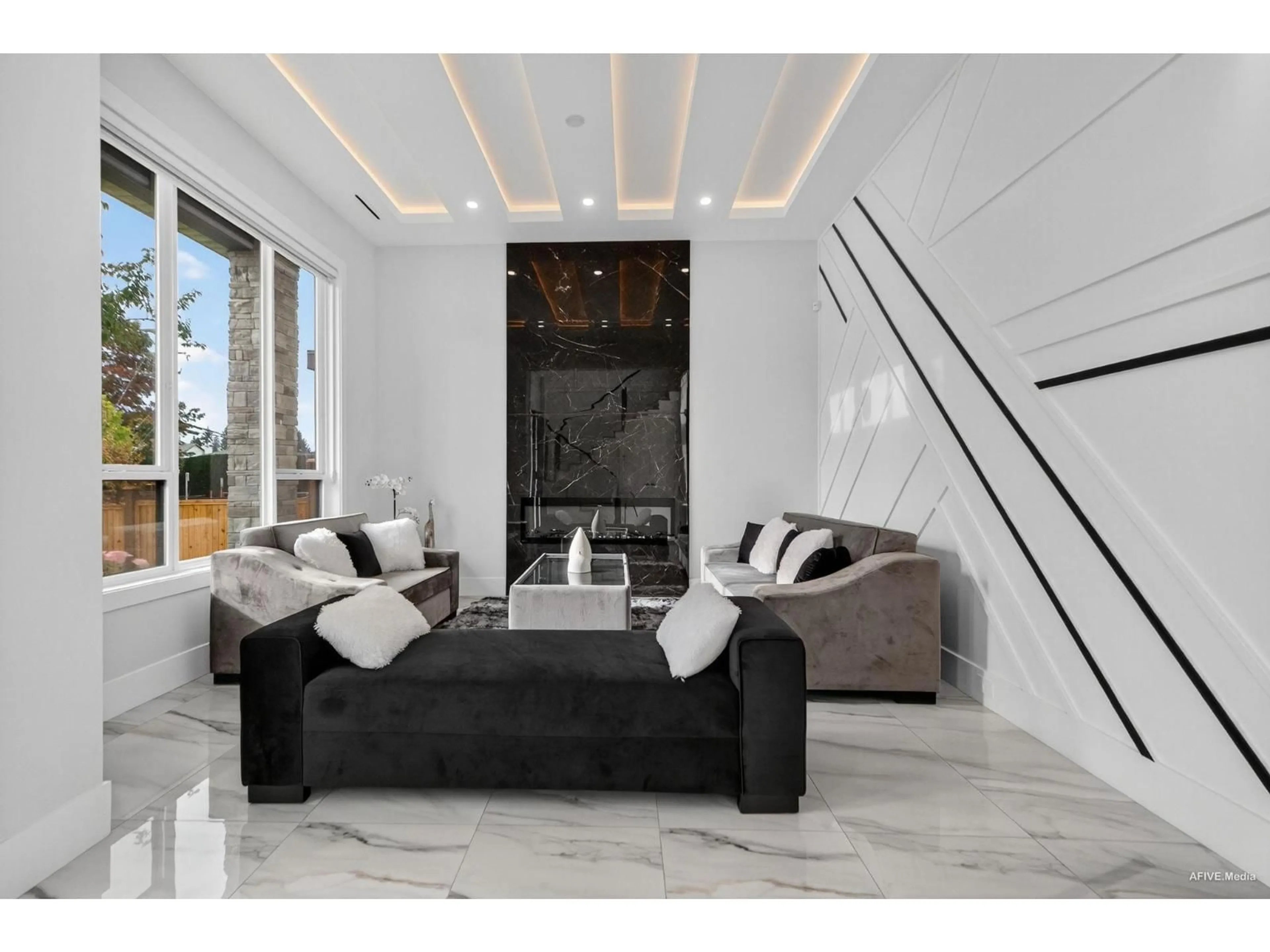 Living room with furniture, ceramic/tile floor for 15363 94 AVENUE, Surrey British Columbia V3R1E2