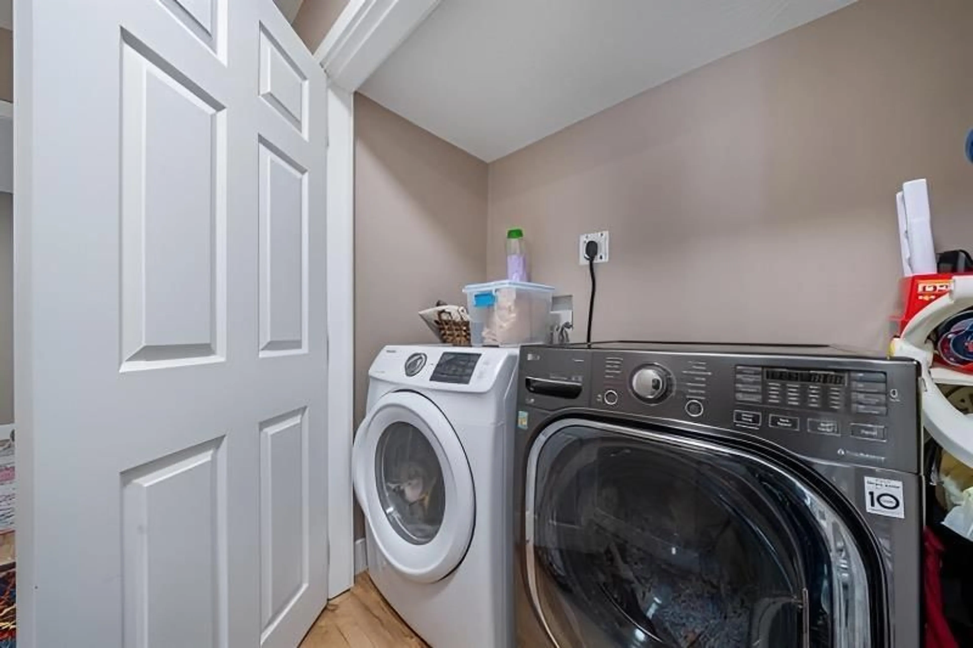 Laundry room for 9482 153 STREET, Surrey British Columbia V3R9C7