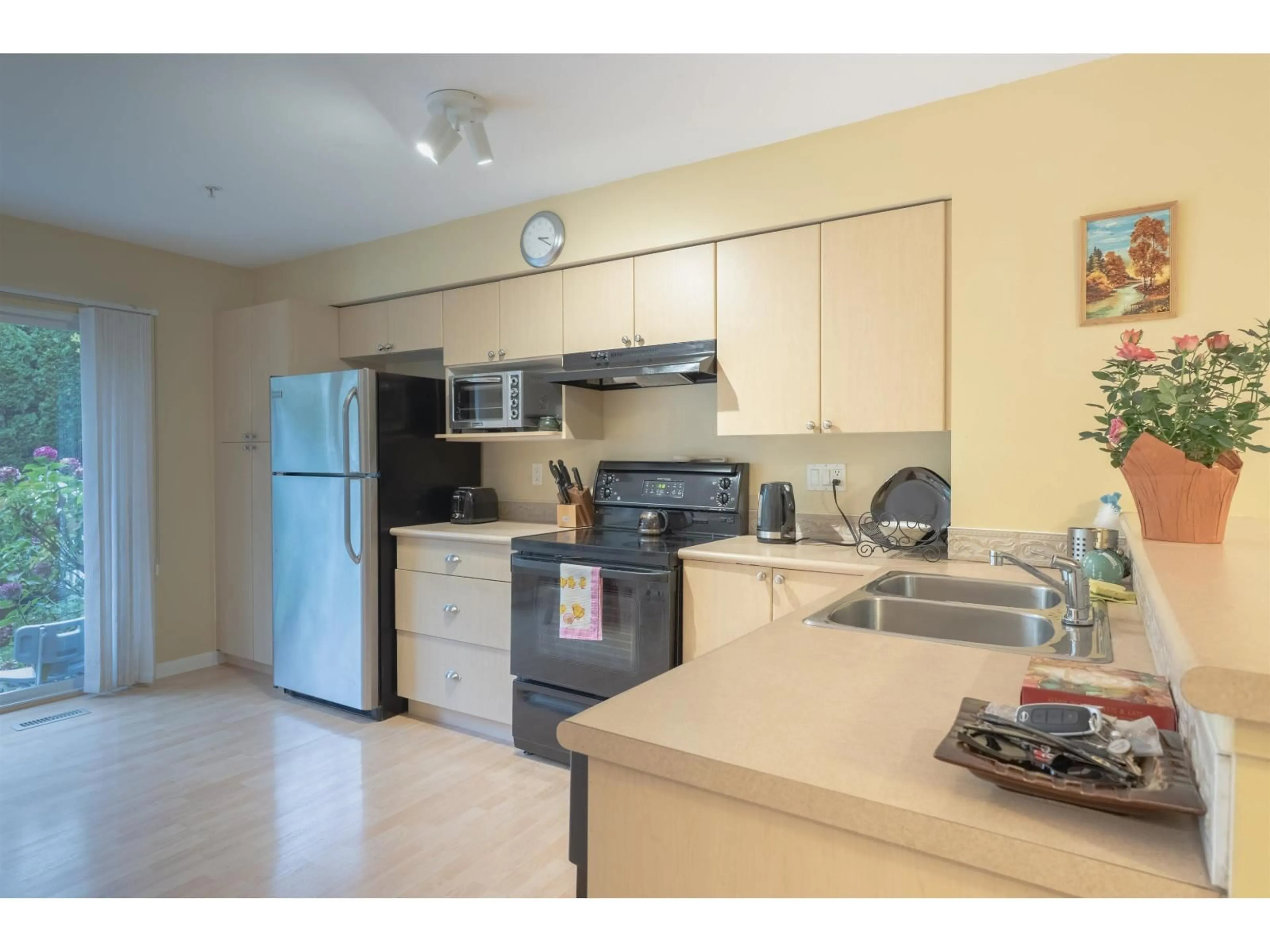 Standard kitchen, unknown for 84 - 12711 64 AVENUE, Surrey British Columbia V3W1X1