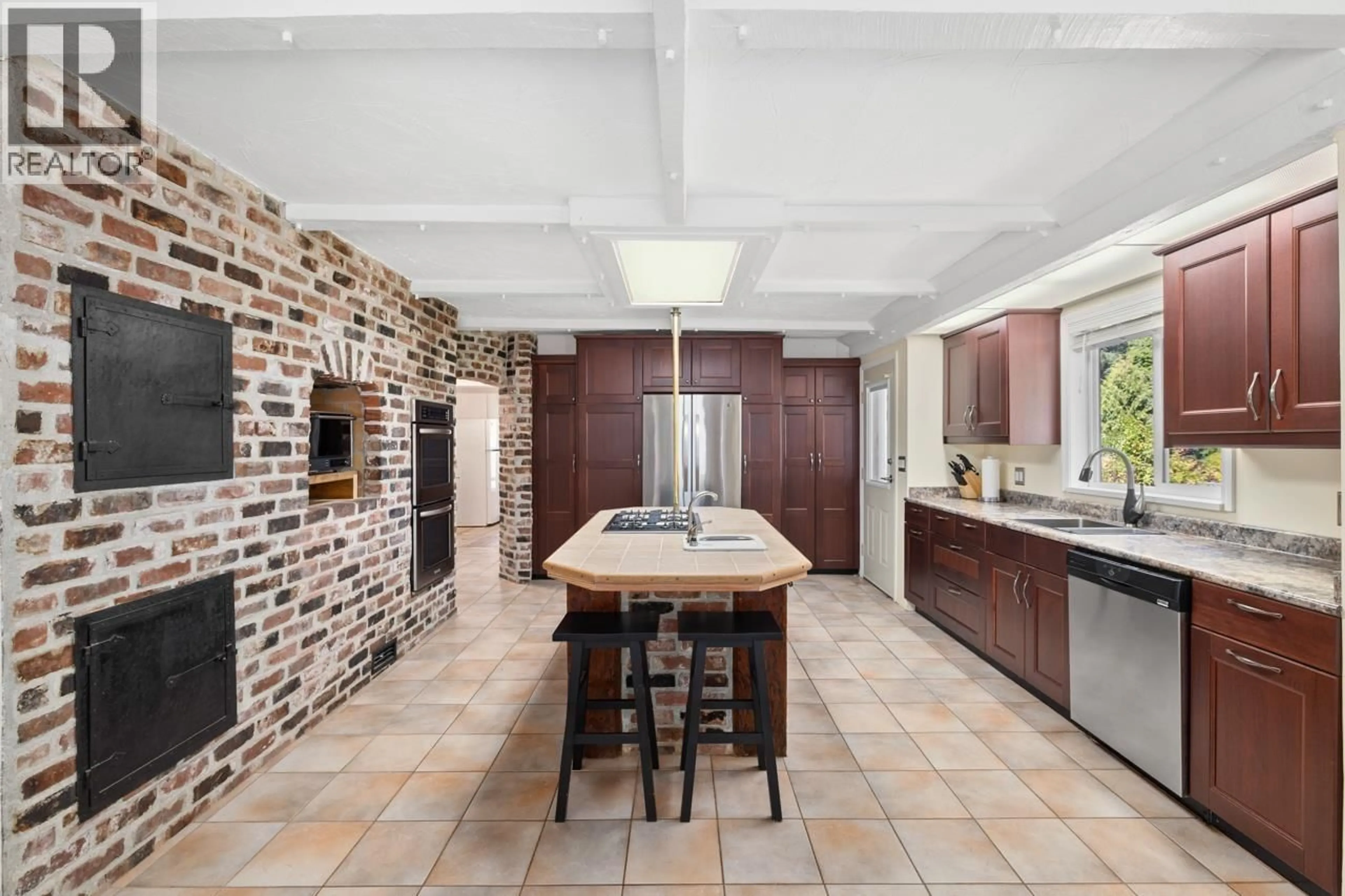 Open concept kitchen, ceramic/tile floor for 986 PORTER STREET, Coquitlam British Columbia V3J5C2