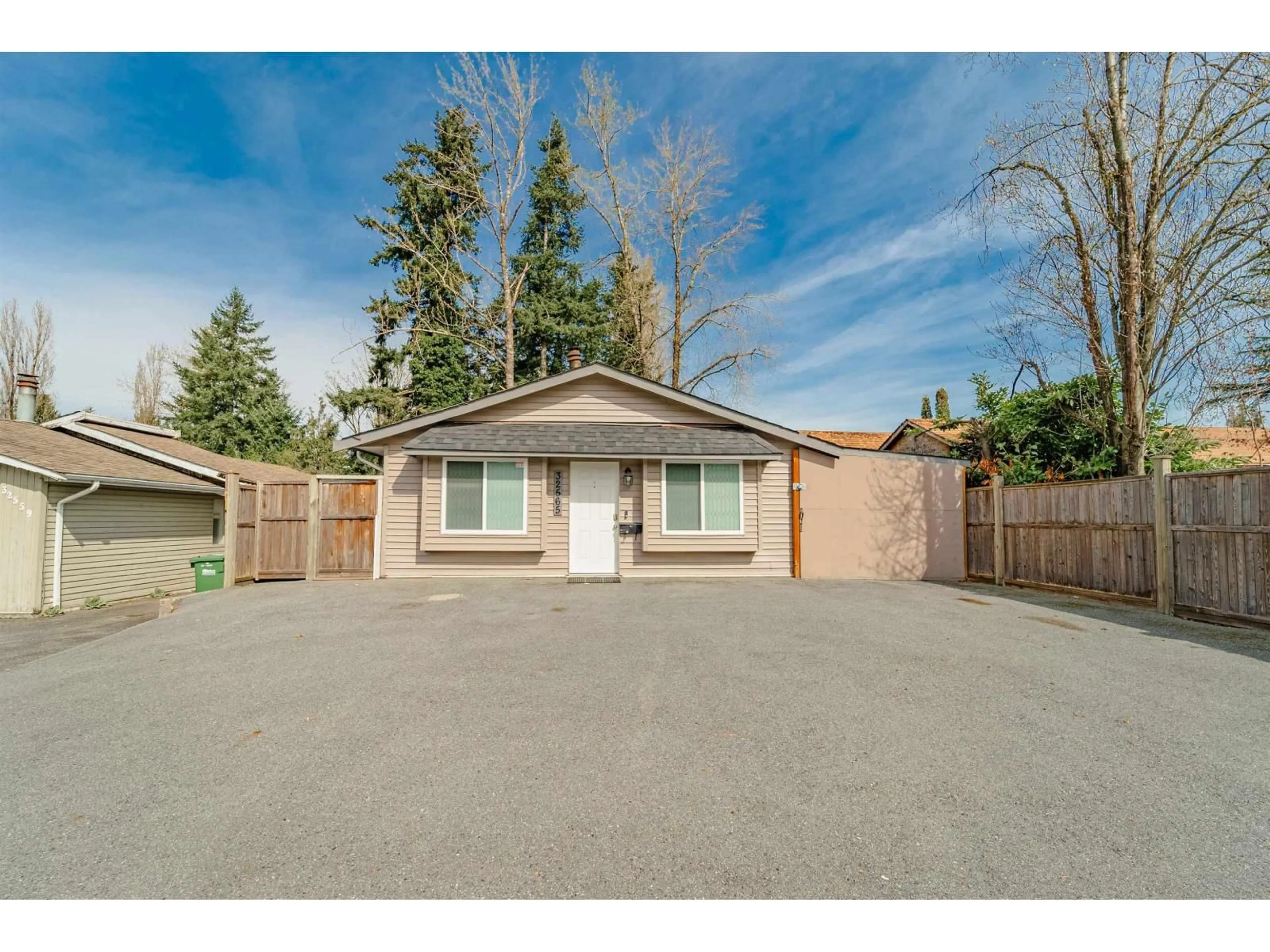 Unknown for 32565 GEORGE FERGUSON WAY, Abbotsford British Columbia V2T4C8