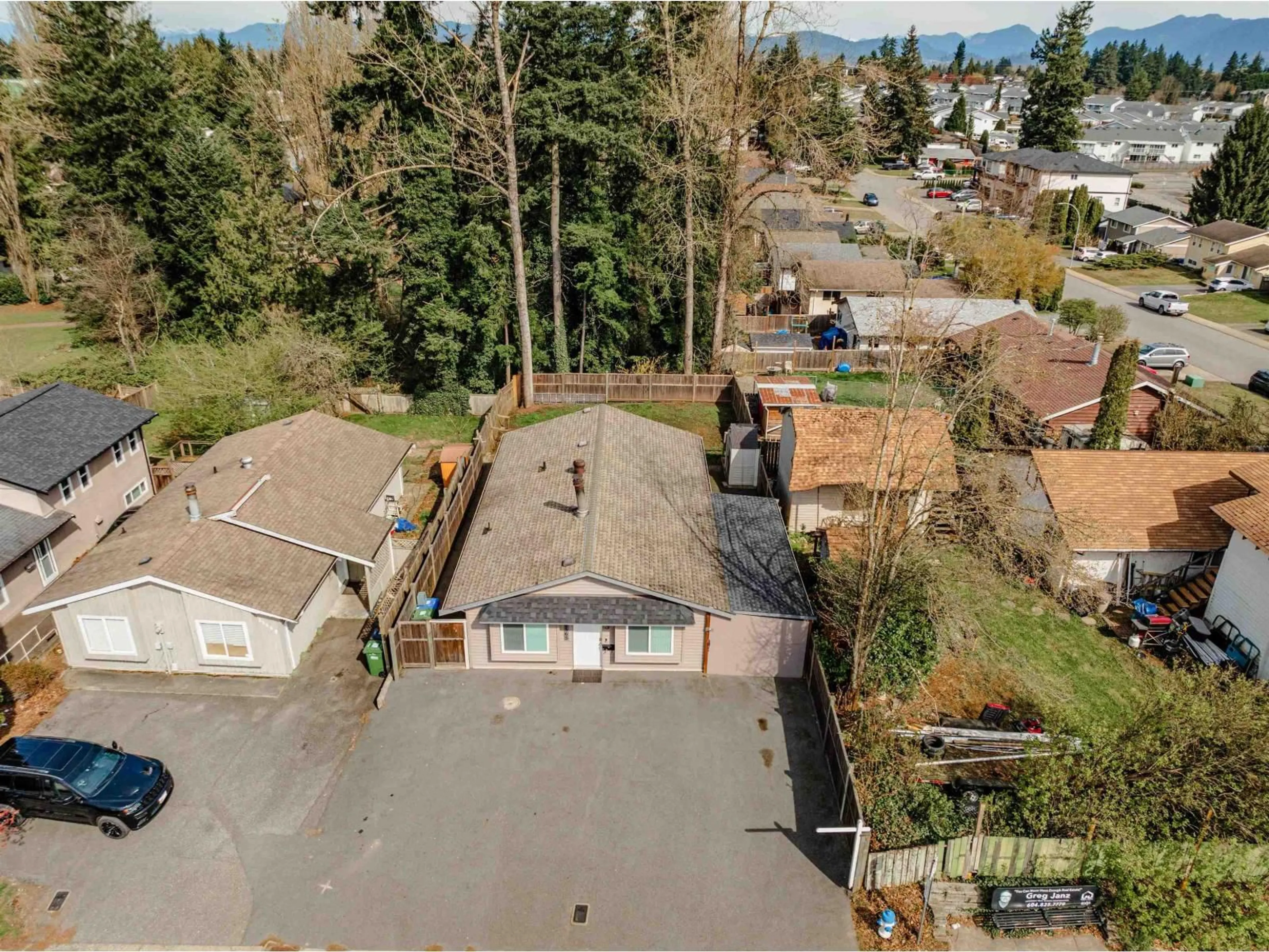 A pic from outside/outdoor area/front of a property/back of a property/a pic from drone, street for 32565 GEORGE FERGUSON WAY, Abbotsford British Columbia V2T4C8