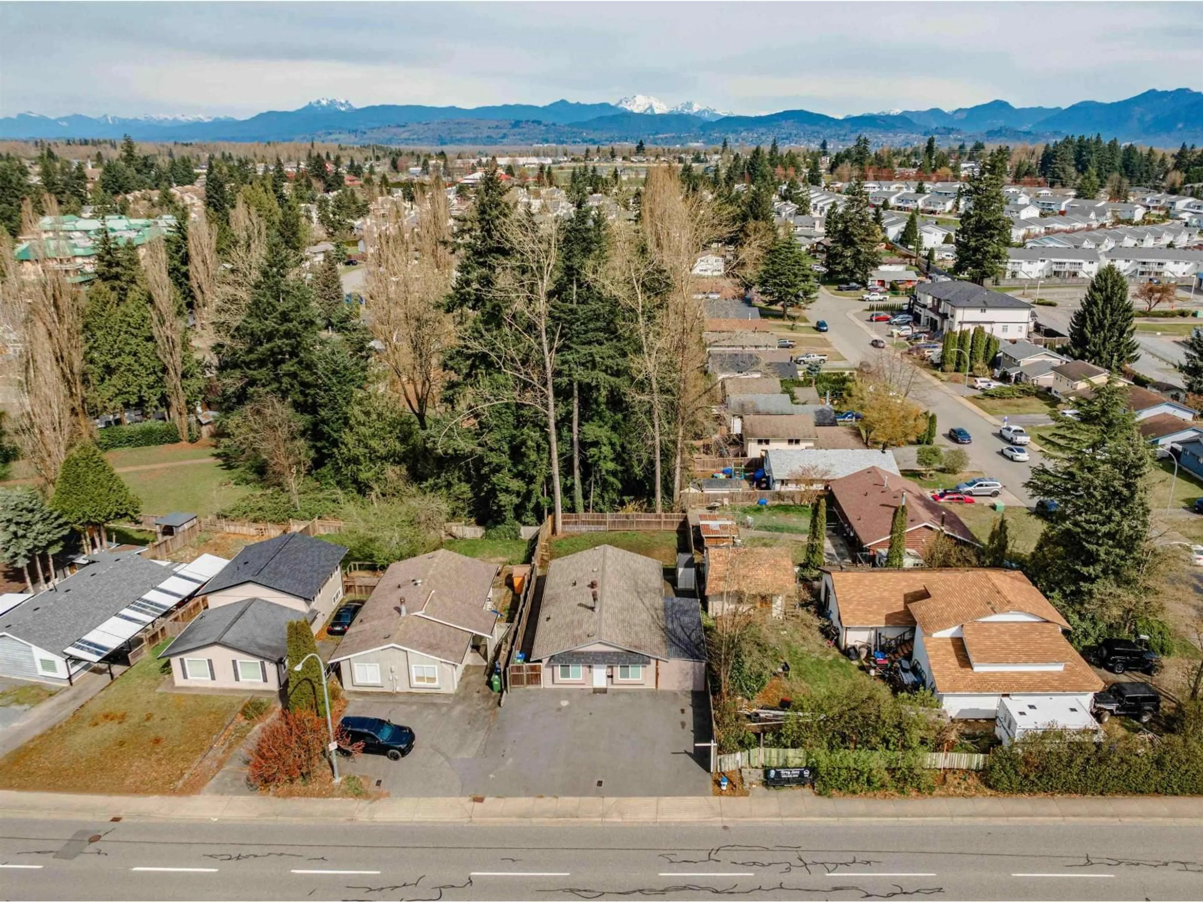 A pic from outside/outdoor area/front of a property/back of a property/a pic from drone, mountain view for 32565 GEORGE FERGUSON WAY, Abbotsford British Columbia V2T4C8