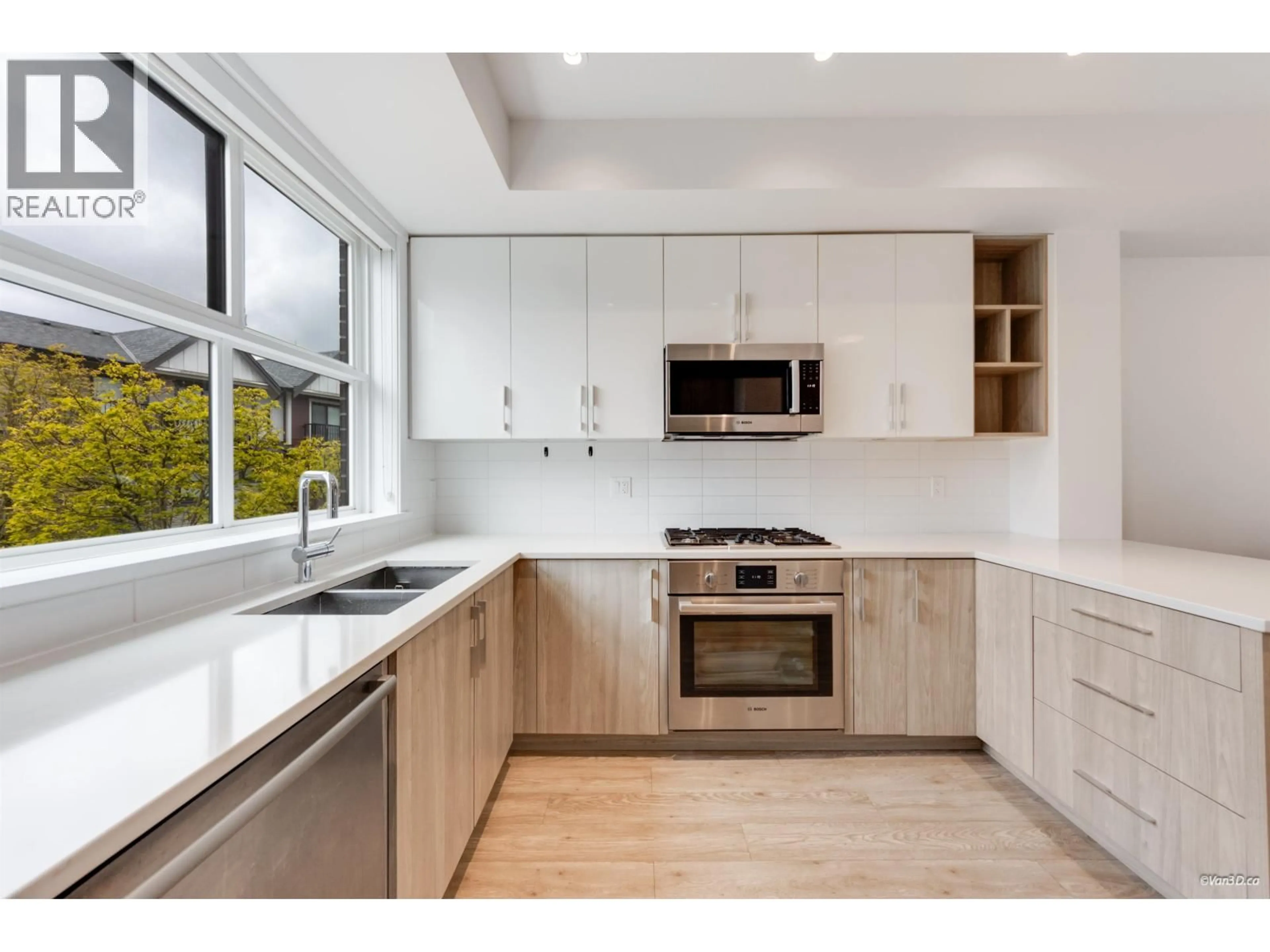 Contemporary kitchen, unknown for 22 - 7039 MACPHERSON AVENUE, Burnaby British Columbia V5J4N4