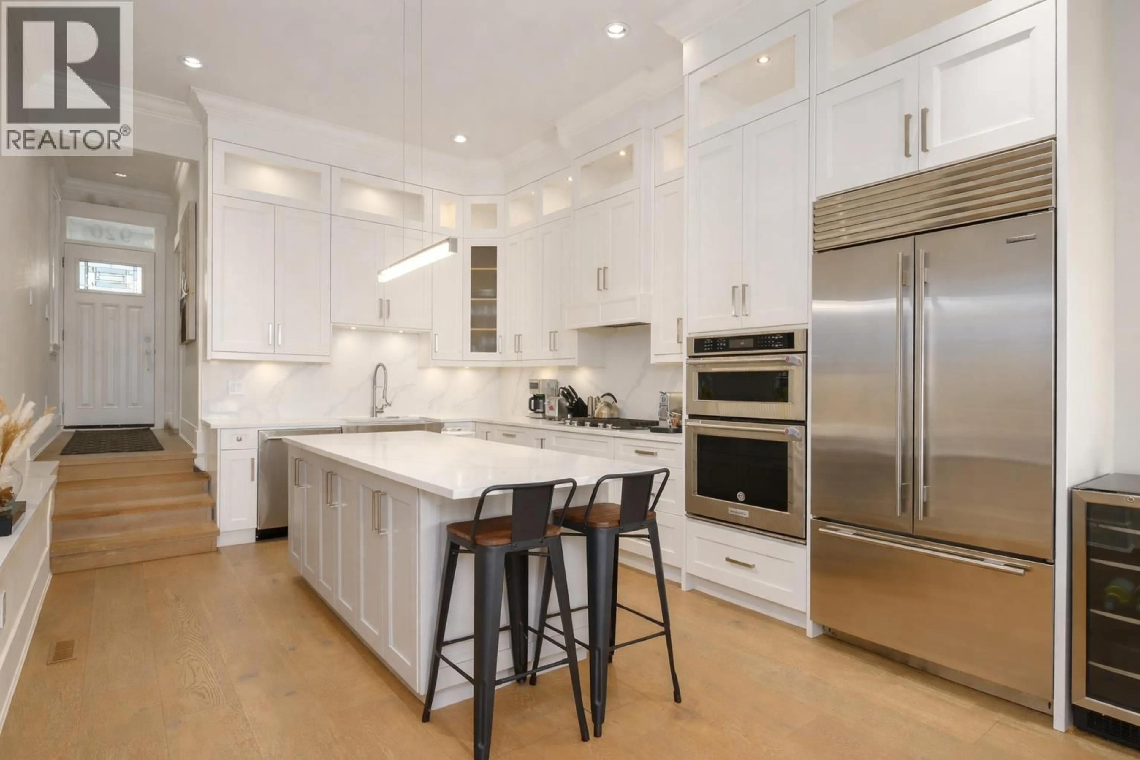 Contemporary kitchen, unknown for 926 DELESTRE AVENUE, Coquitlam British Columbia V3K2G6