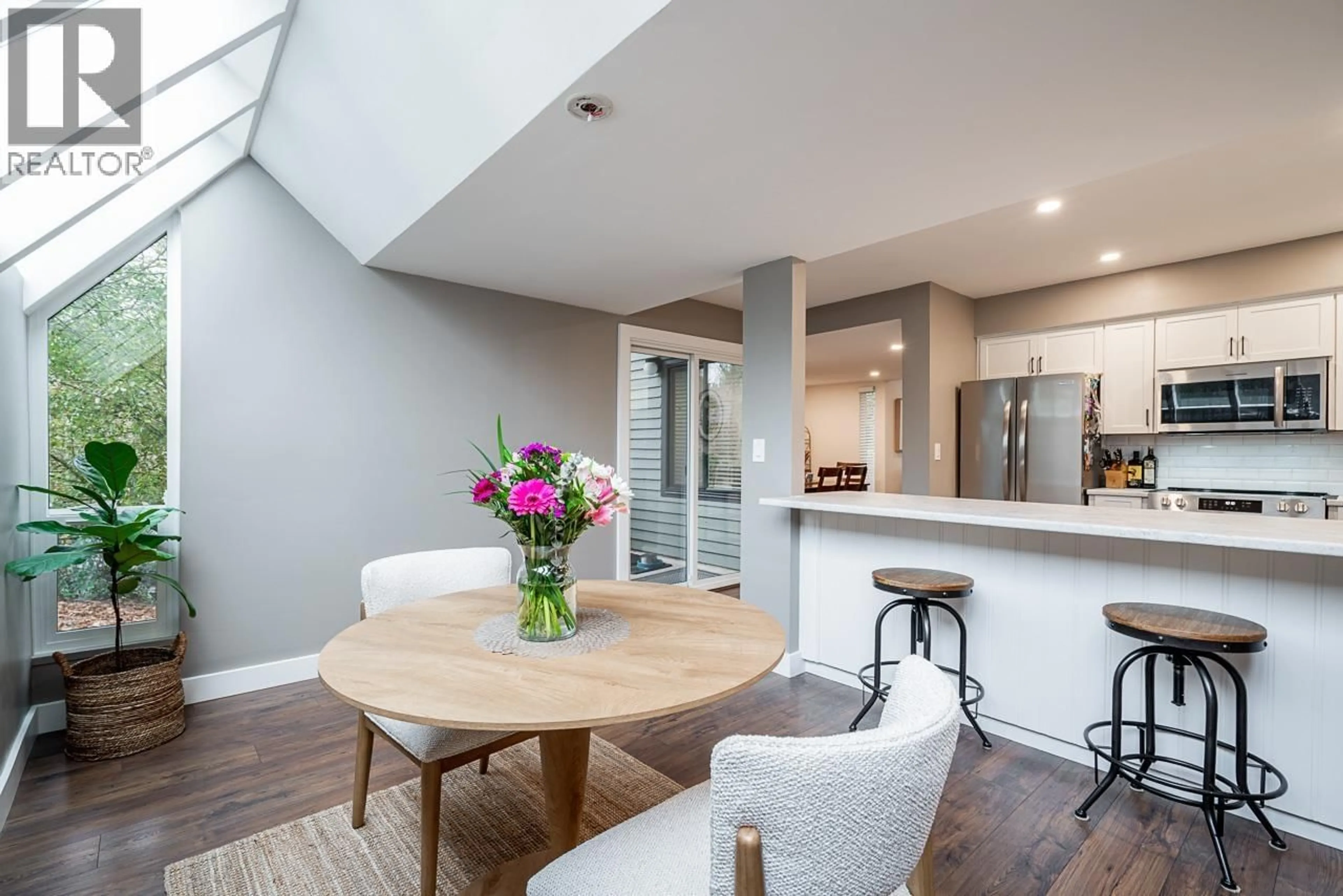 Open concept kitchen, unknown for 8551 WILDERNESS COURT, Burnaby British Columbia V5A4B2